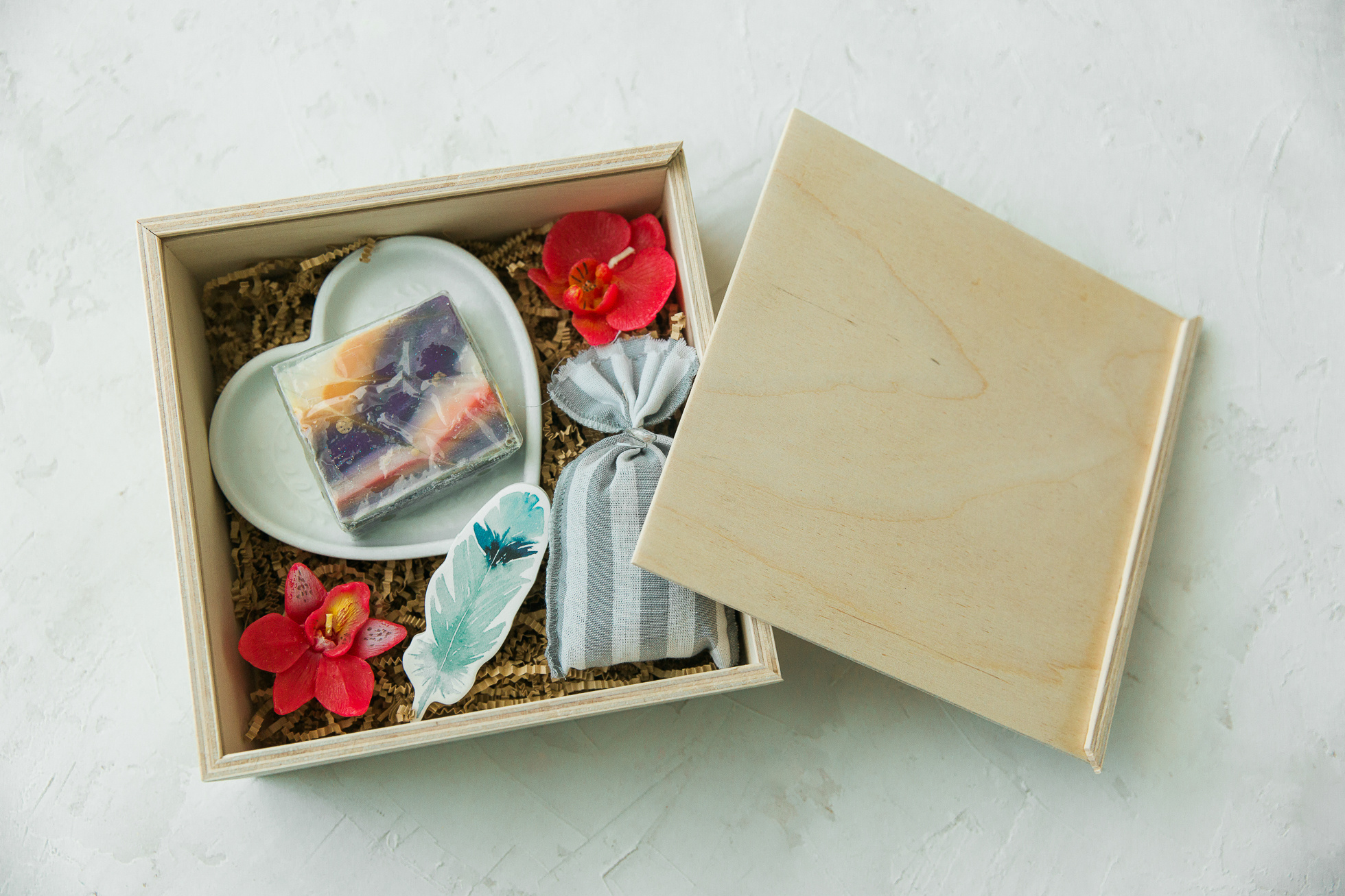 Tuotekuvaus Floramore Oy, Crocus Paperi, Hää- ja Juhlasuunnittelu Orch