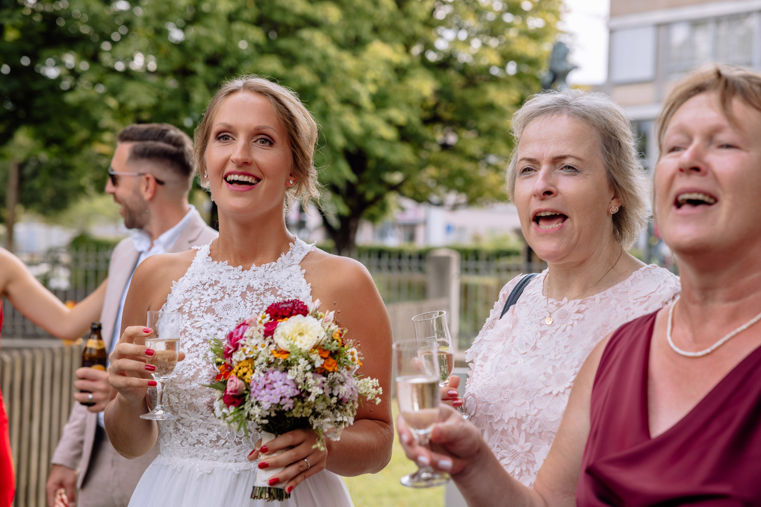 Sandra und Kevin: Standesamt Unterföring und Friedensengel. Hochzeitsfotograf München Taufe Familienfotograf Tanja Mauke
