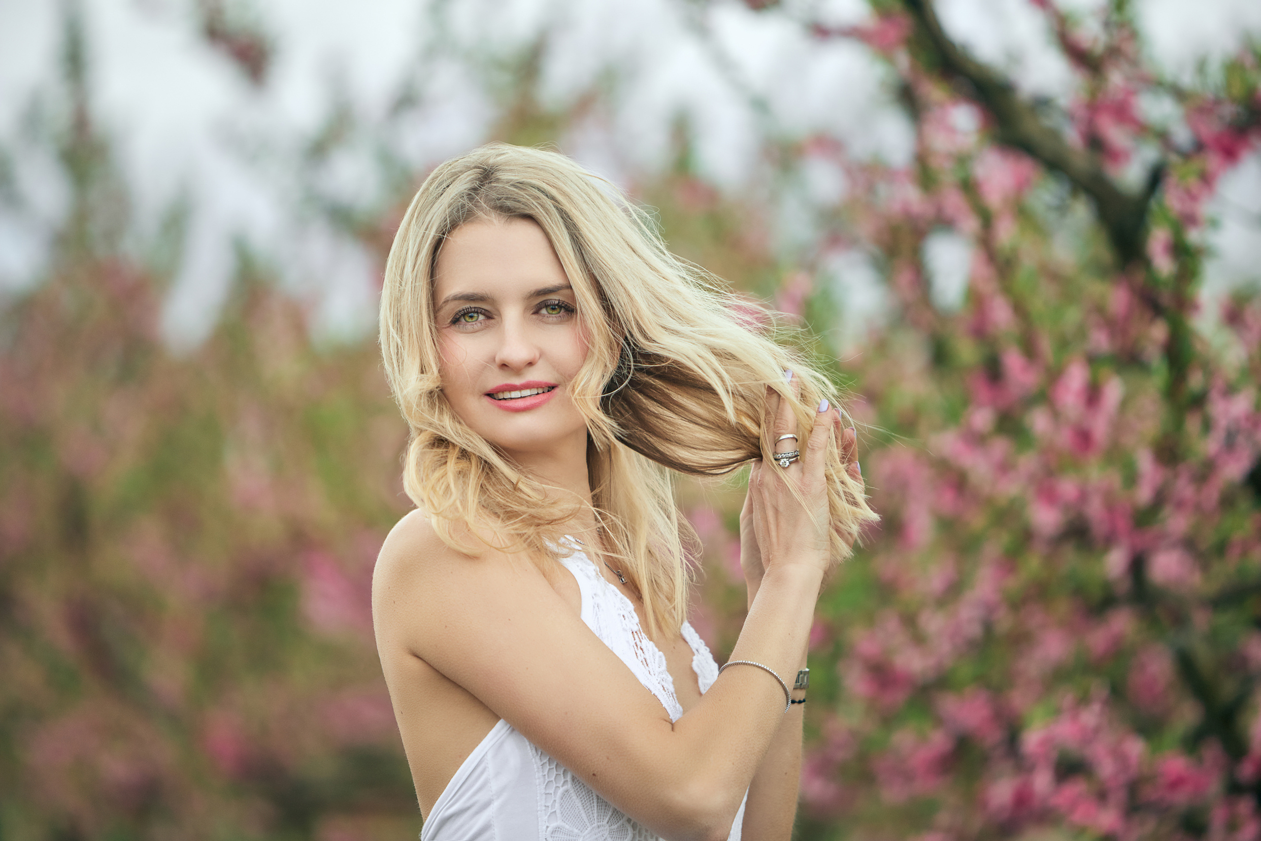 Валерия, цветение персика. Фотограф в Барселоне, в Испании, по всей Европе - Андрей Пасечник. Тел