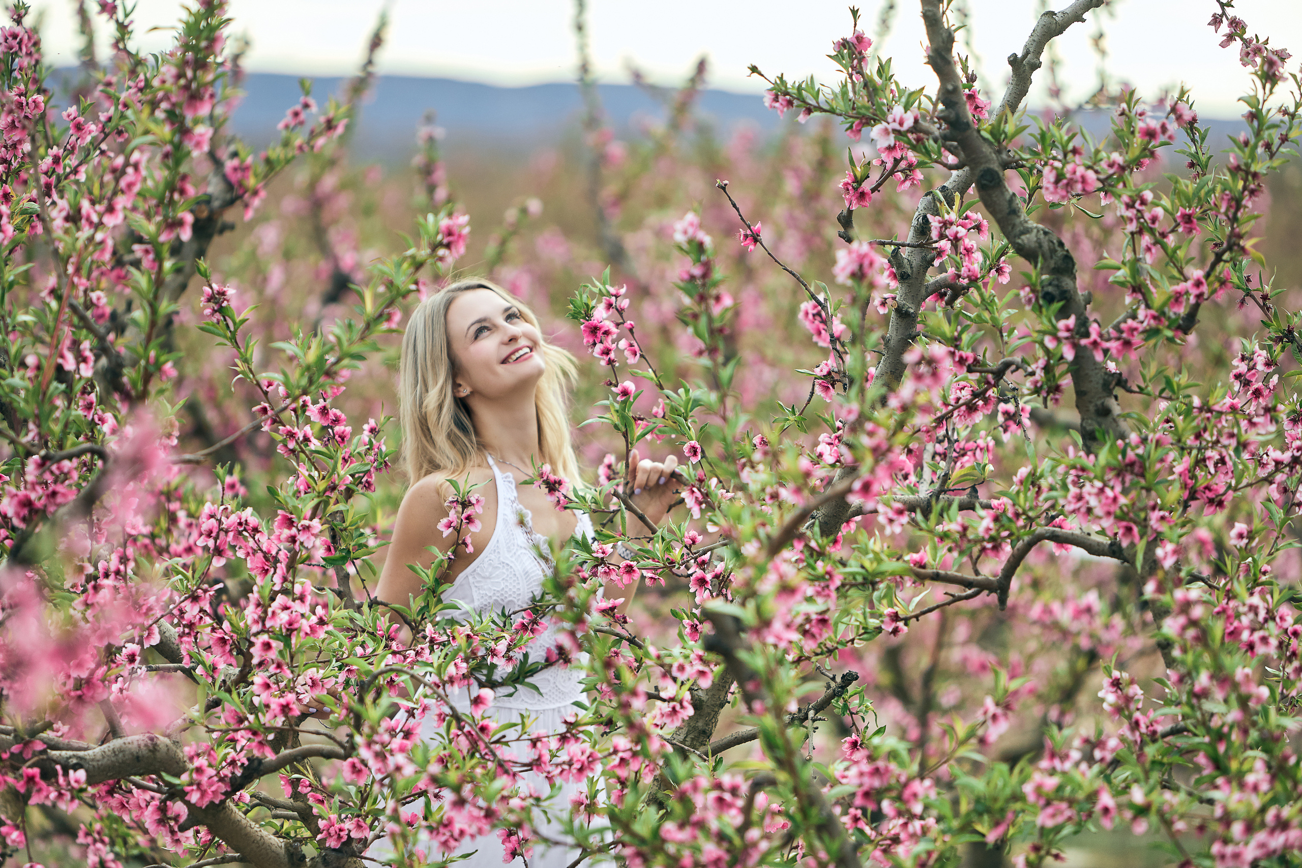 Валерия, цветение персика. Фотограф в Барселоне, в Испании, по всей Европе - Андрей Пасечник. Тел