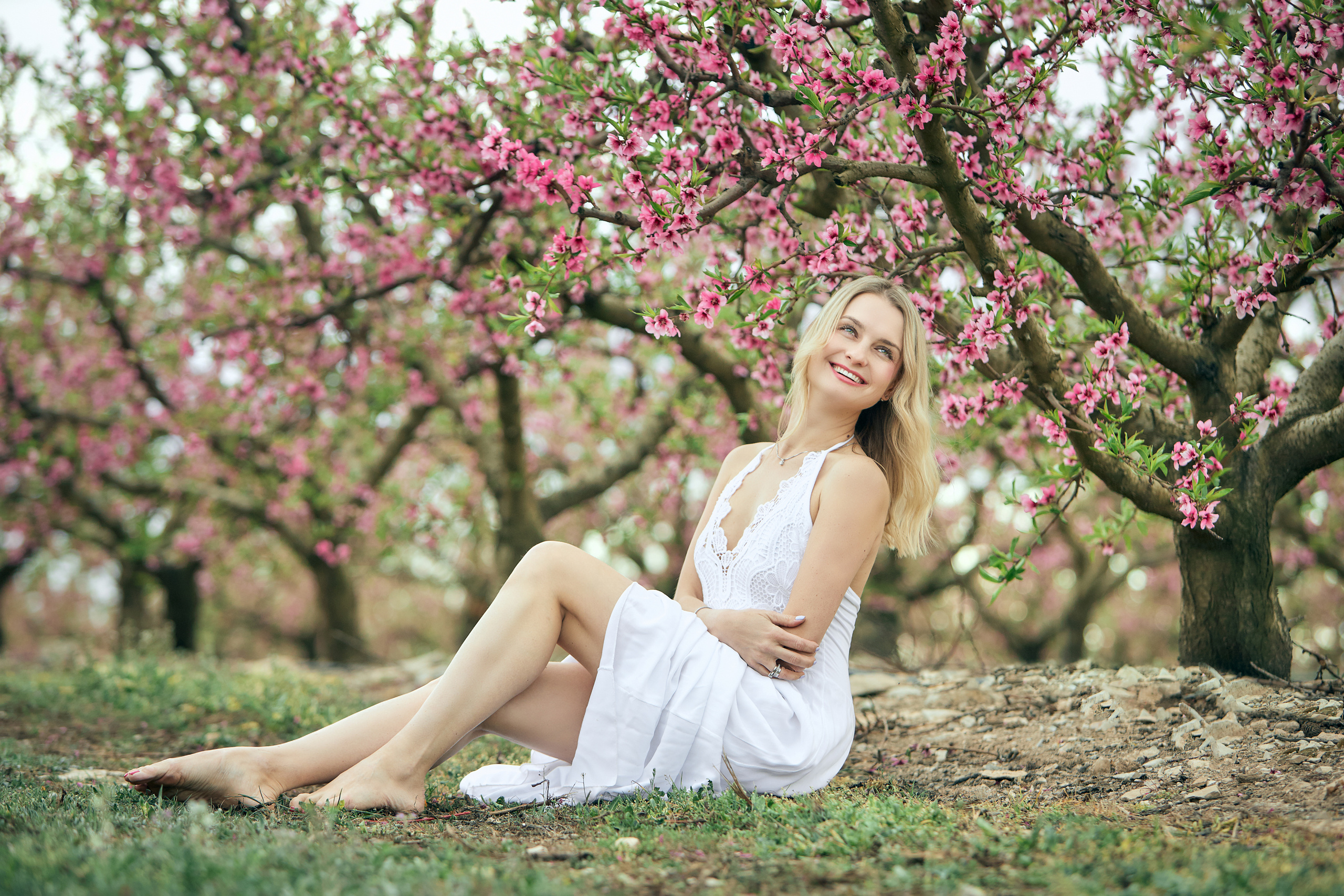Валерия, цветение персика. Фотограф в Барселоне, в Испании, по всей Европе - Андрей Пасечник. Тел