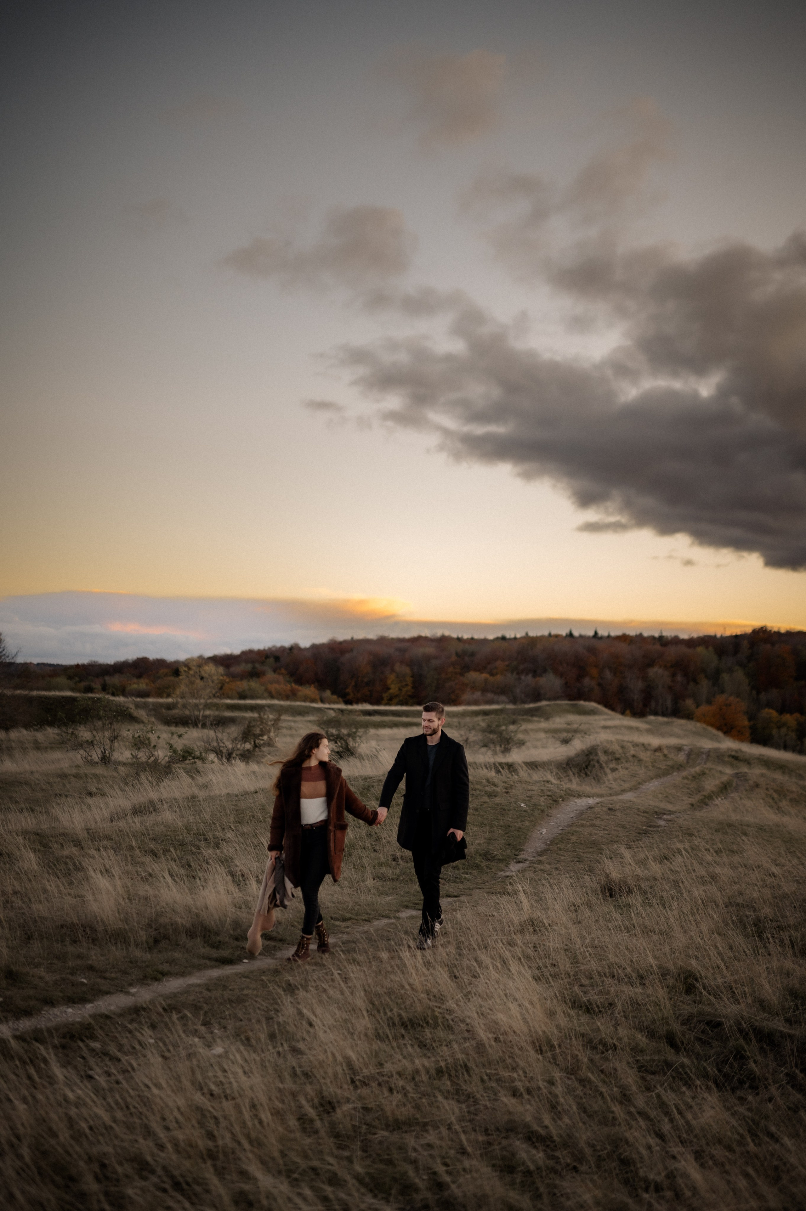 Wenn der Wind flüstert | Paarshooting am Gelben Berg. Фотограф в Нюрнберге Ирина Менерт из Ансбаха