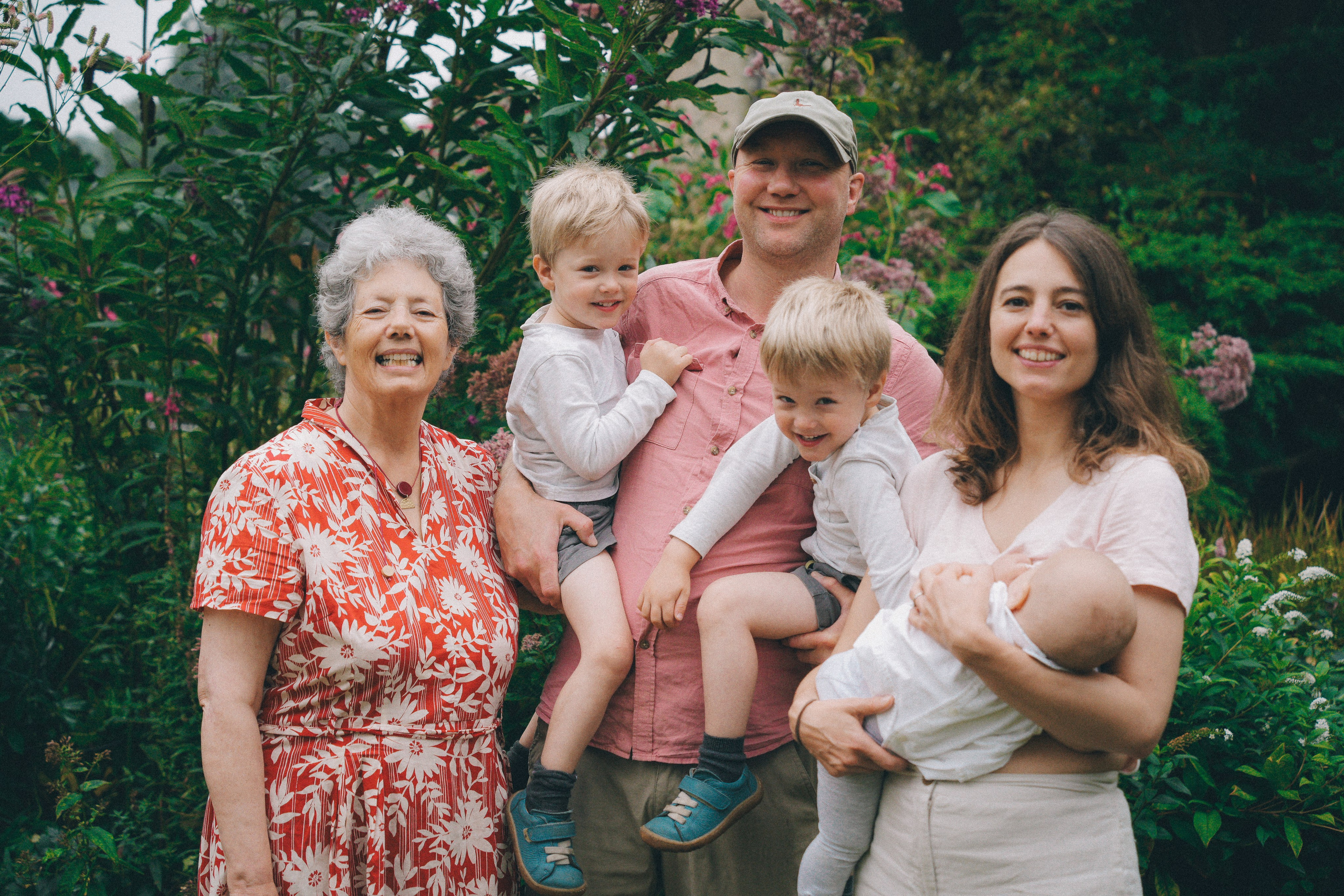 Outdoor family photo session in Solihull and Birmingham 
