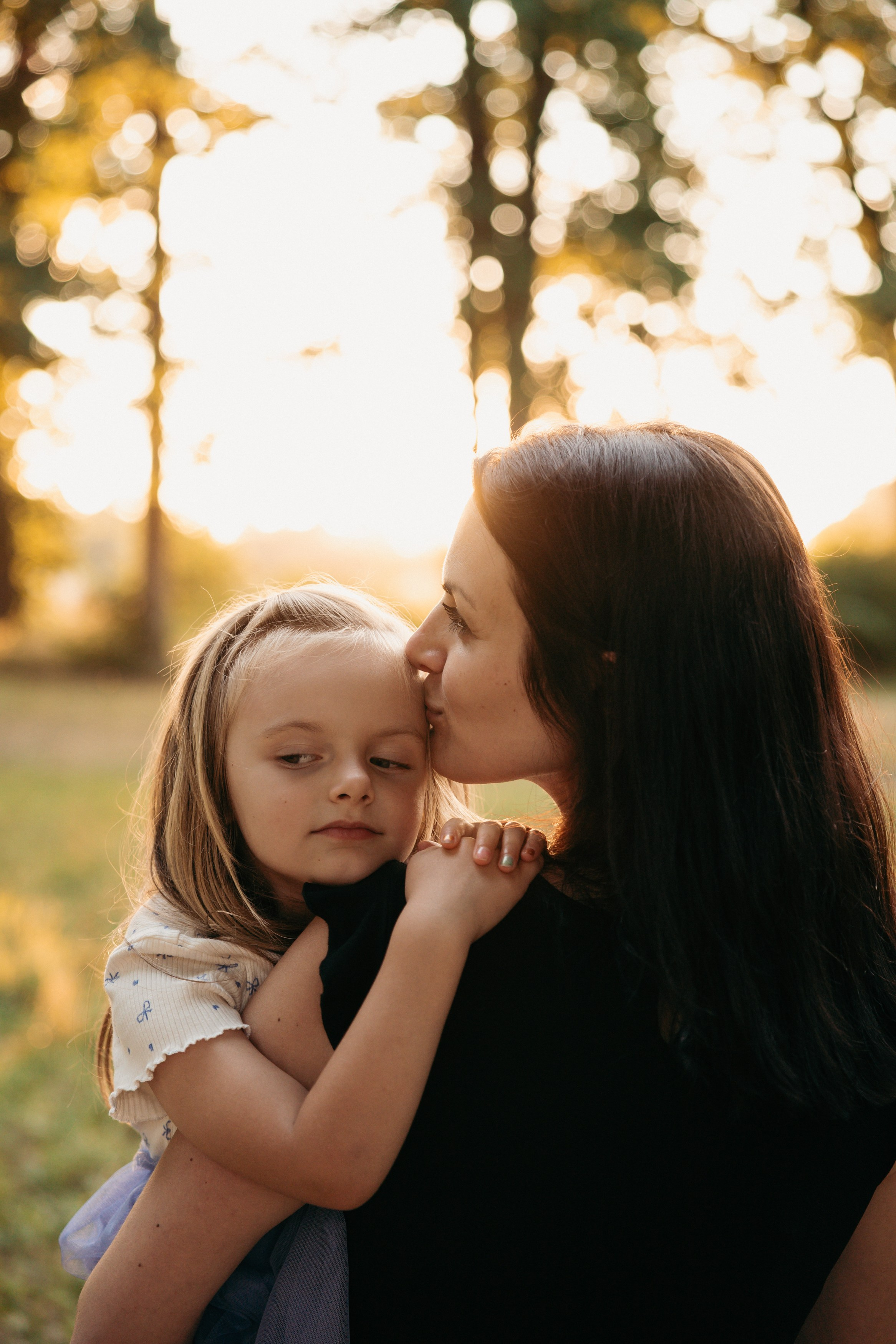 Family in the Park. Lifestyle and Family Photographer in Pisek Oxana Telupilova