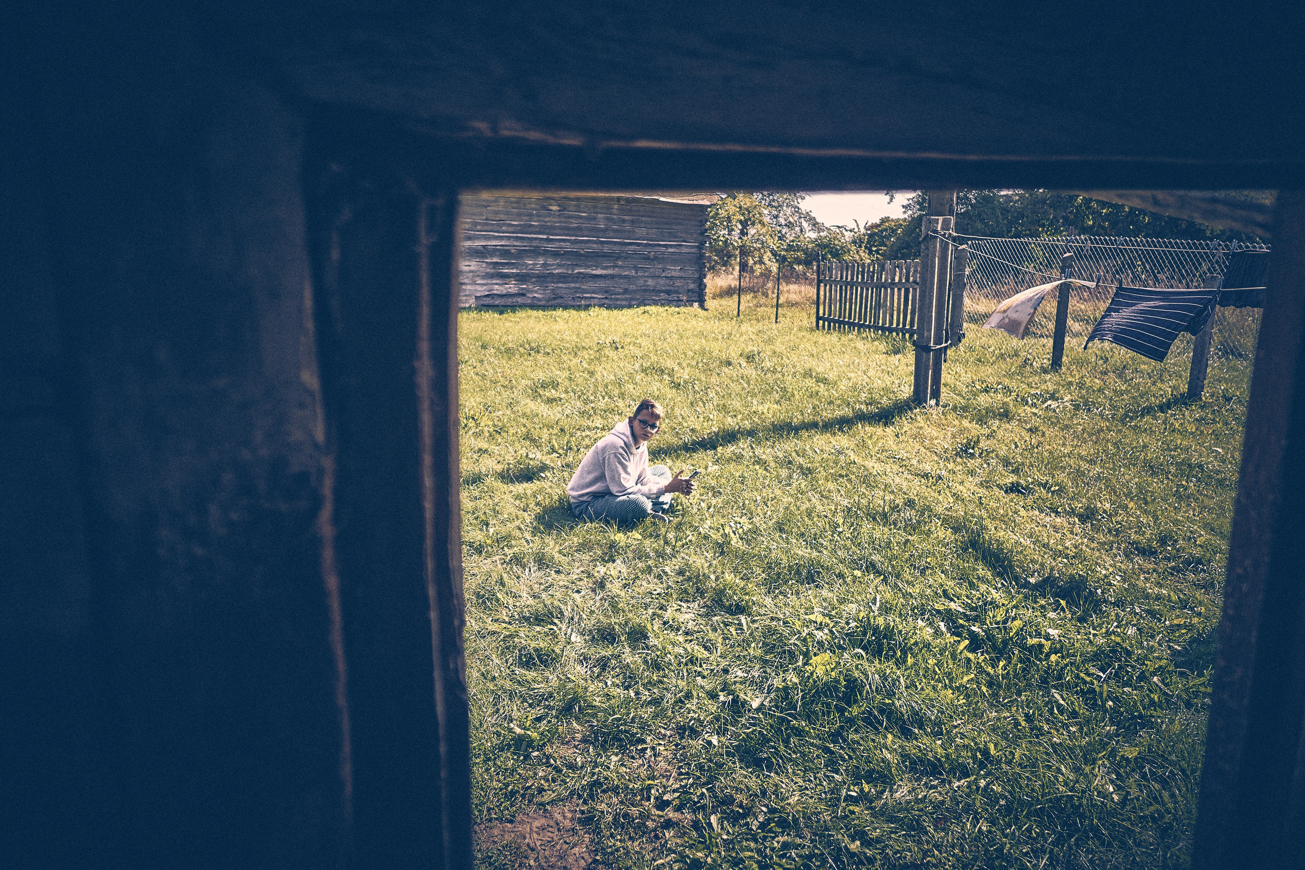 Andriej Szypiłow - Fotograf i Wideograf - Reportaż artystyczny - wizyta rodzinna in the middle of nowhere. Zabita dechami wieś na granicy Białorusi i Polski.