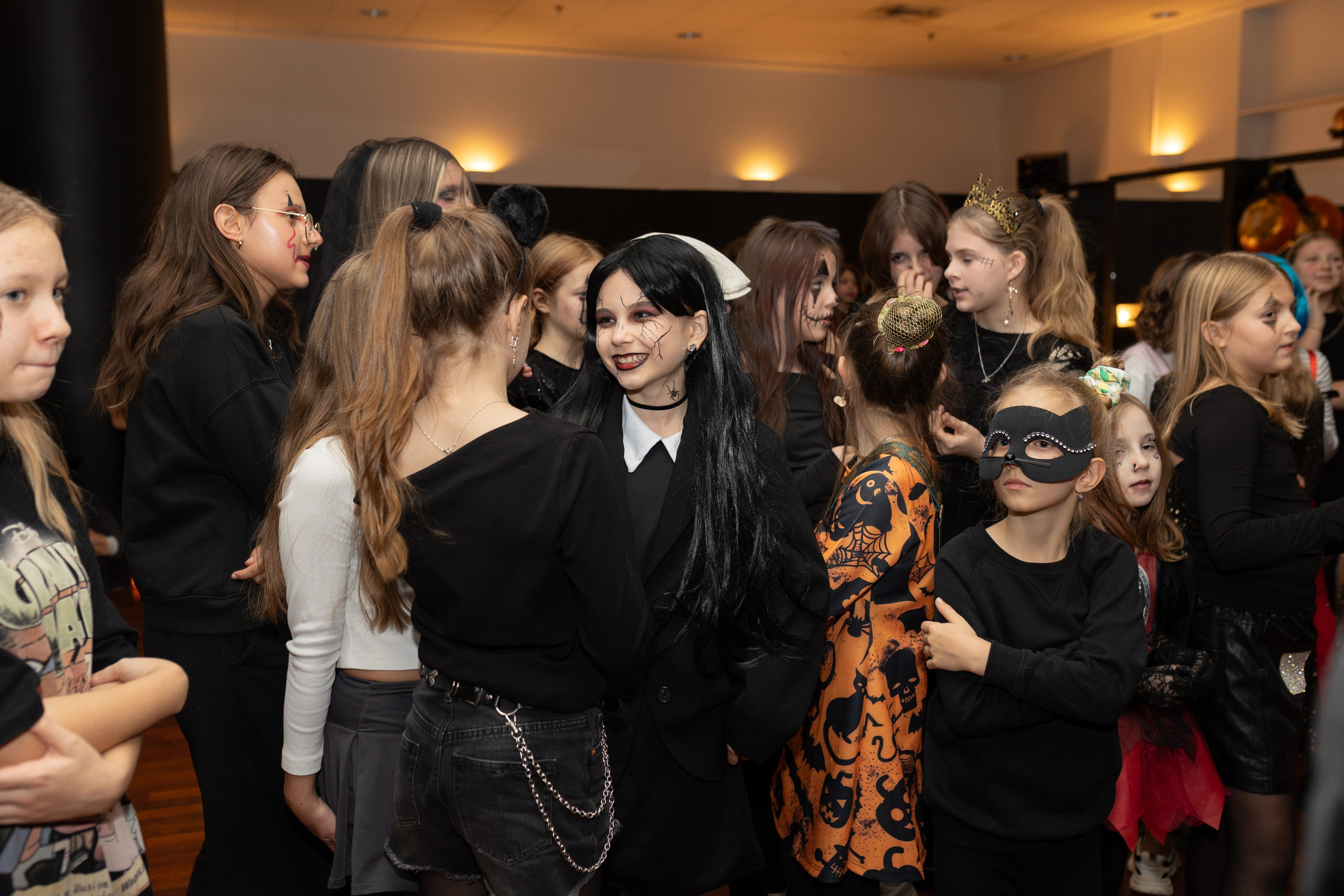 Leo dance studio Helloween 2025. Семейный и детский фотограф в Варшаве Мила Бобровская