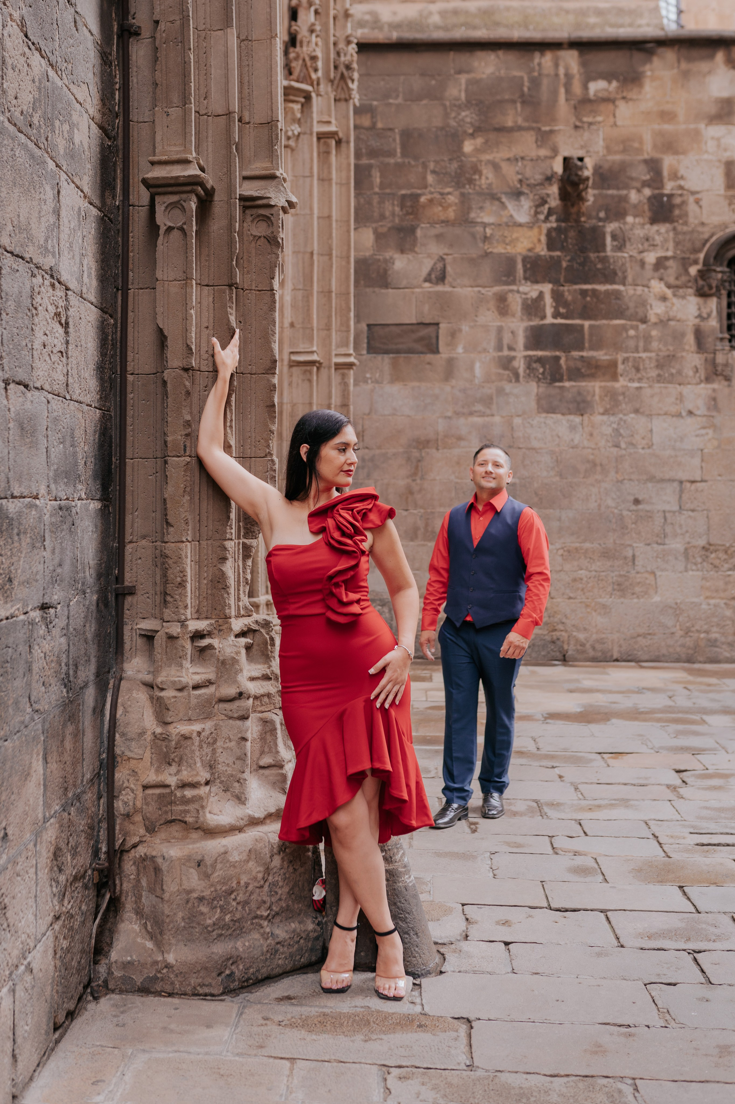 Couples Photographer in Barcelona Spain, Barri Gotico photoshoot