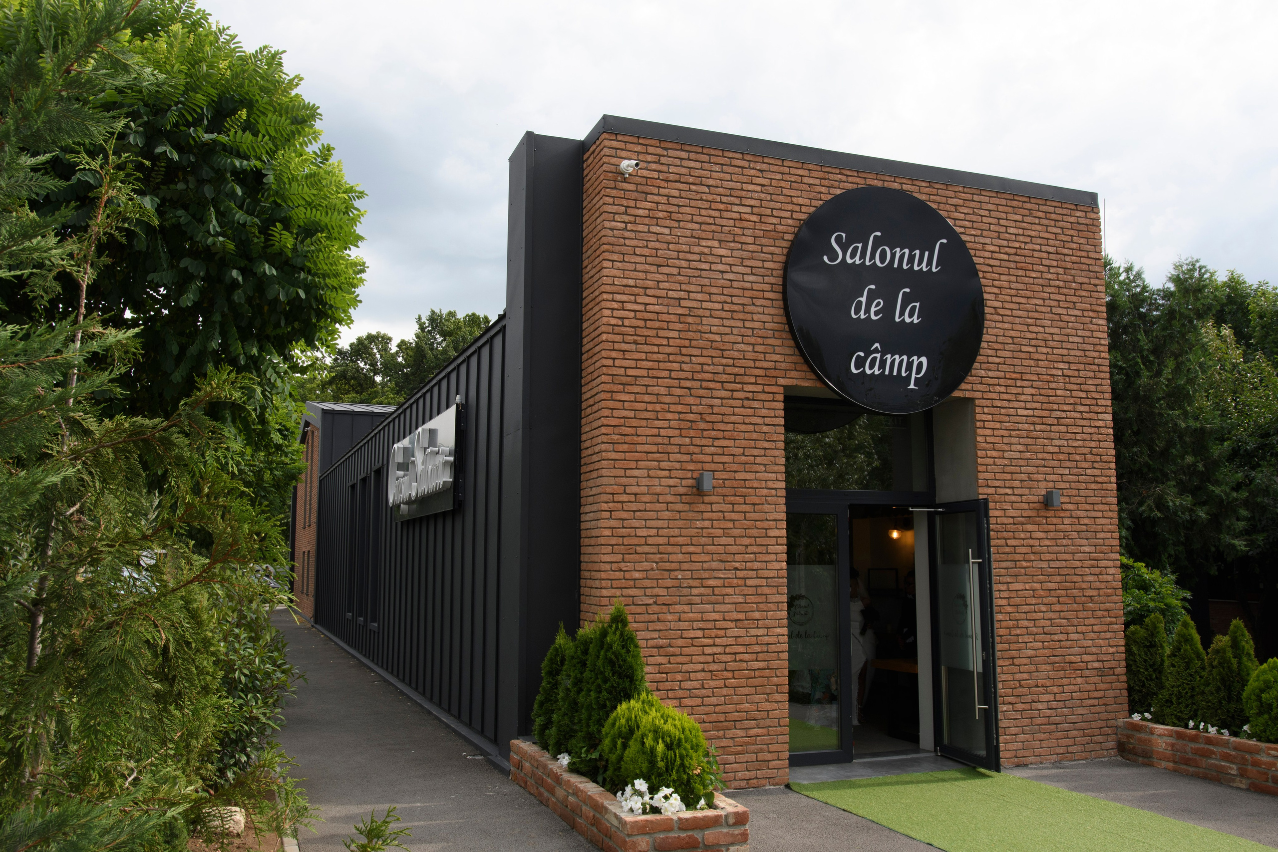 Fotografii Nunta + Botez Ciresul Salbatic. MDimaFotoStudio. Fotograf de nuntă, evenimente private și de familie