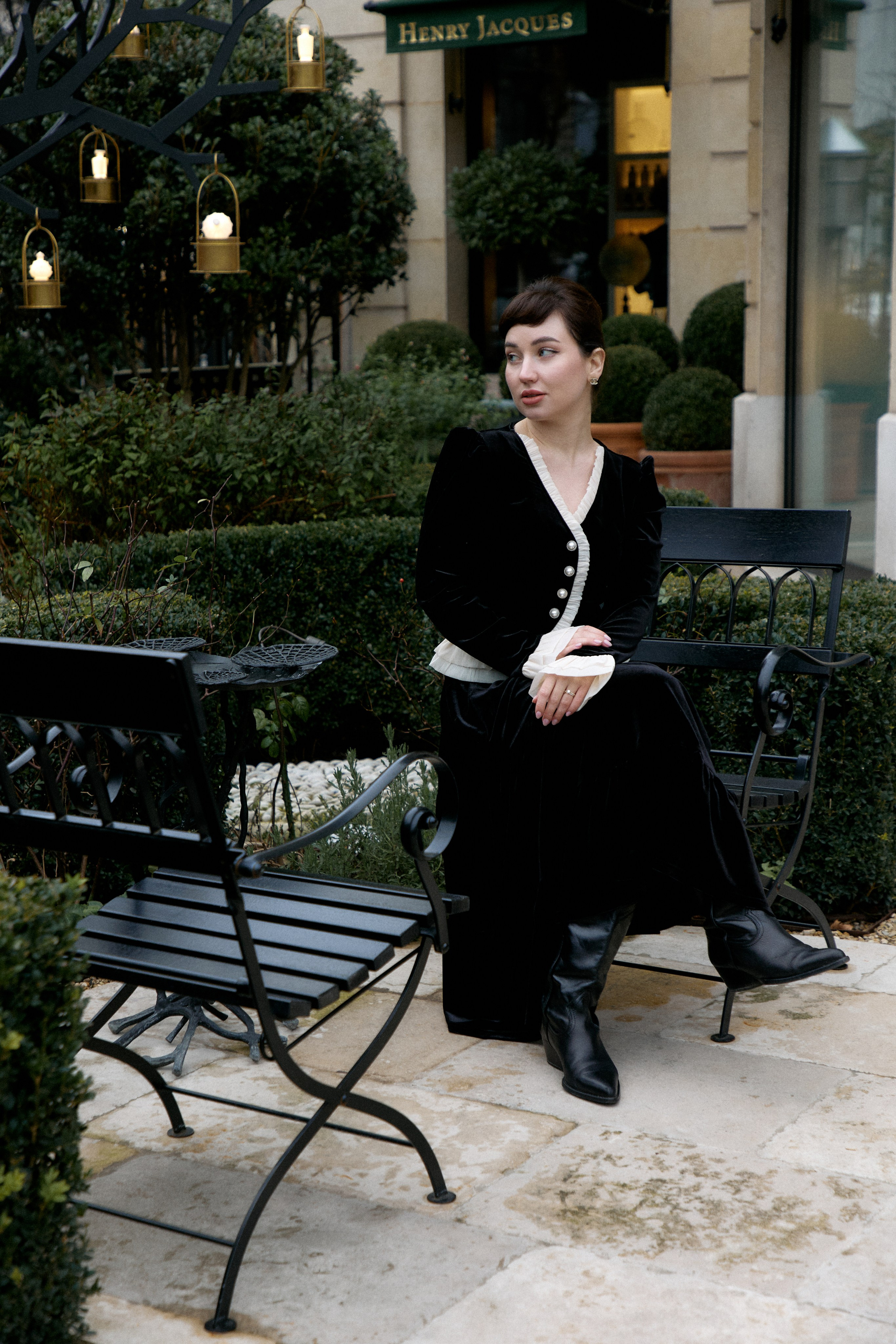 Li. Photographer in Paris