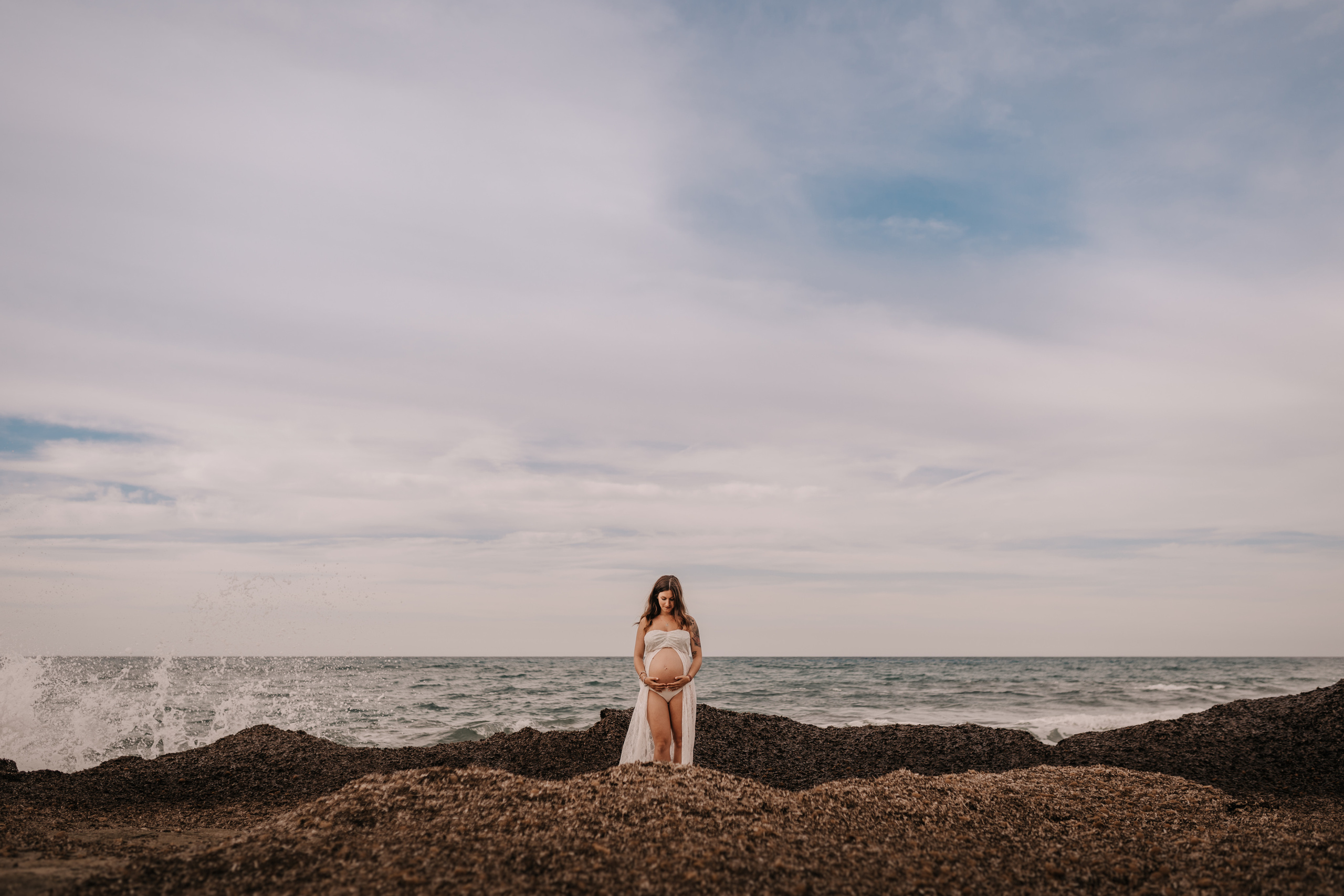 DIVIRTIENDOSE EN LA PLAYA. SPLASH Fotógrafo de bodas y familias en Palma de Mallorca | Mauricio Alcibar
