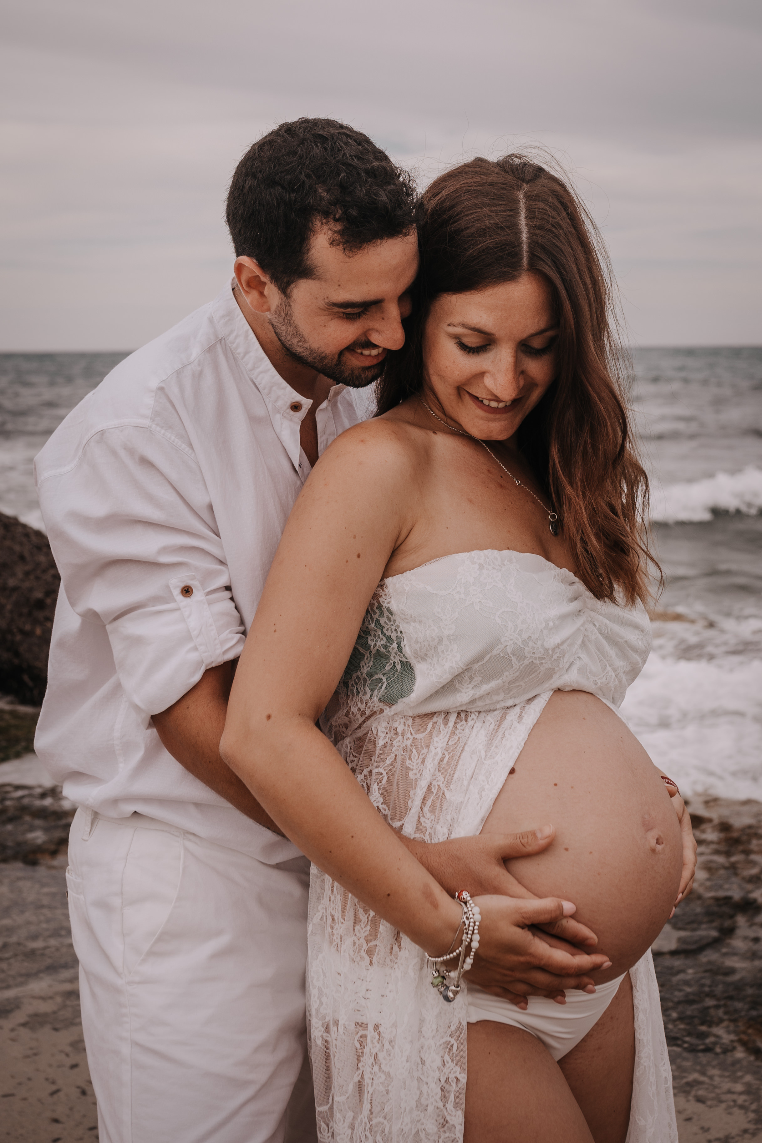 DIVIRTIENDOSE EN LA PLAYA. SPLASH Fotógrafo de bodas y familias en Palma de Mallorca | Mauricio Alcibar