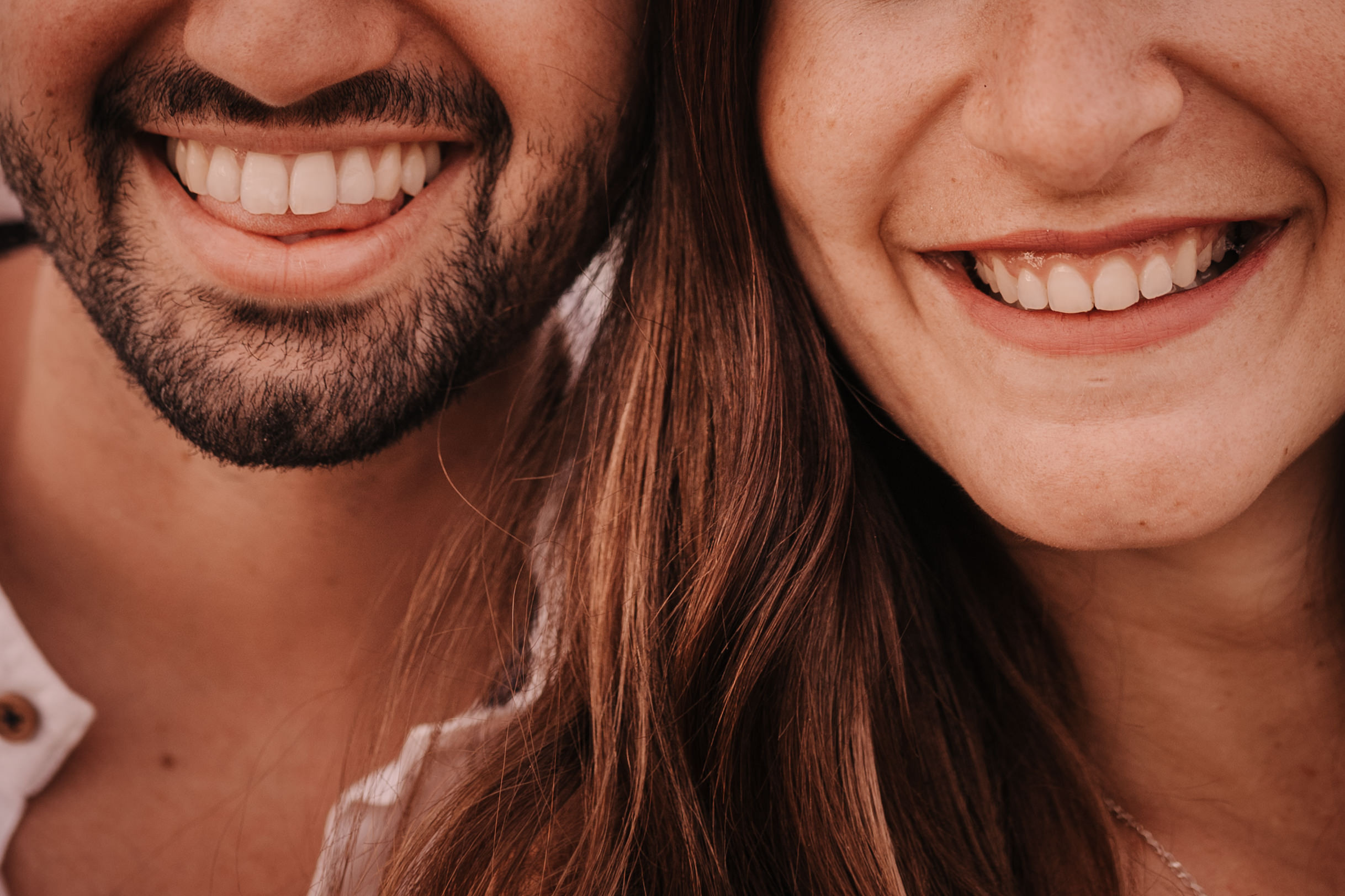 DIVIRTIENDOSE EN LA PLAYA. SPLASH Fotógrafo de bodas y familias en Palma de Mallorca | Mauricio Alcibar