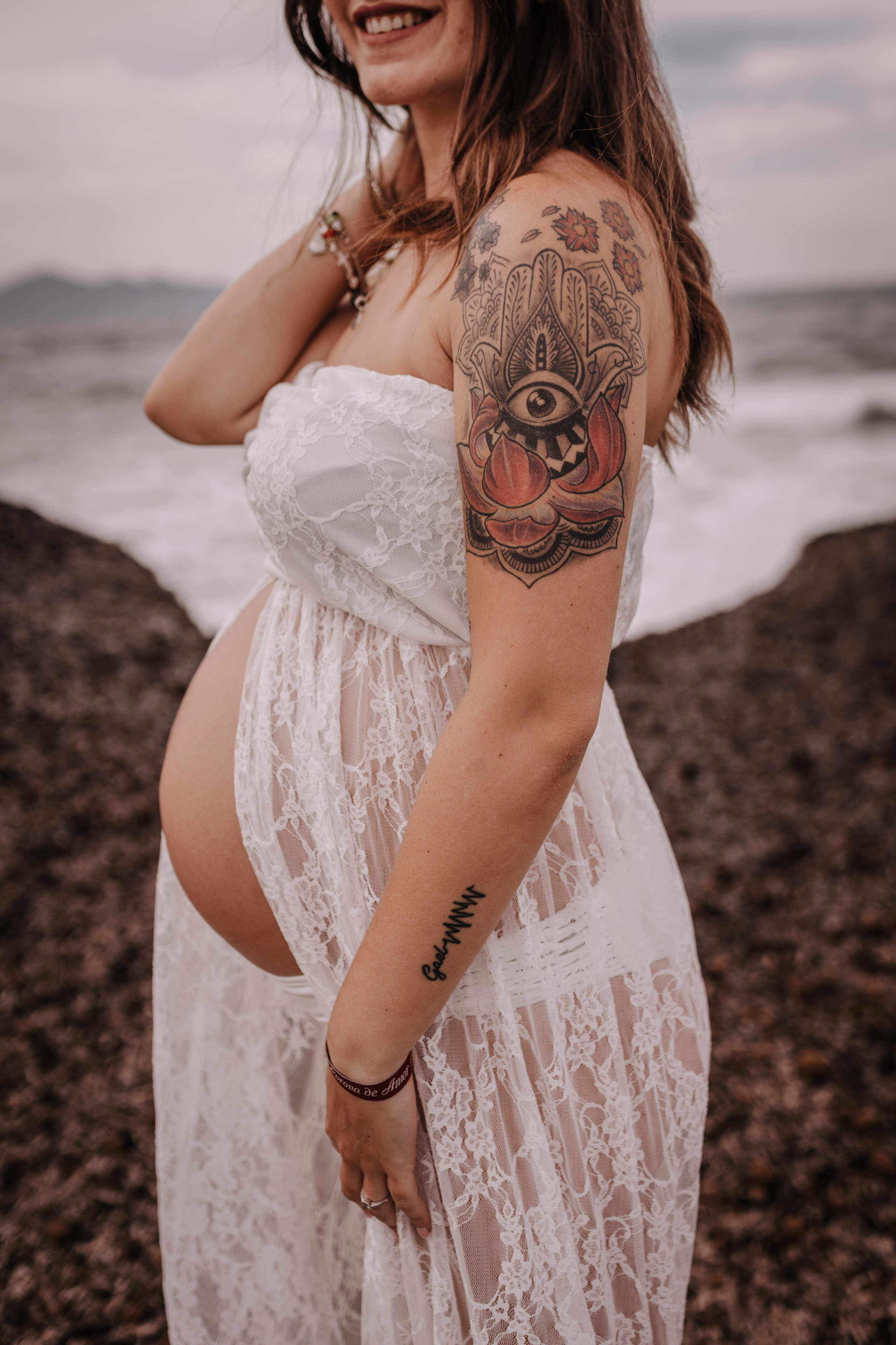 DIVIRTIENDOSE EN LA PLAYA. SPLASH Fotógrafo de bodas y familias en Palma de Mallorca | Mauricio Alcibar