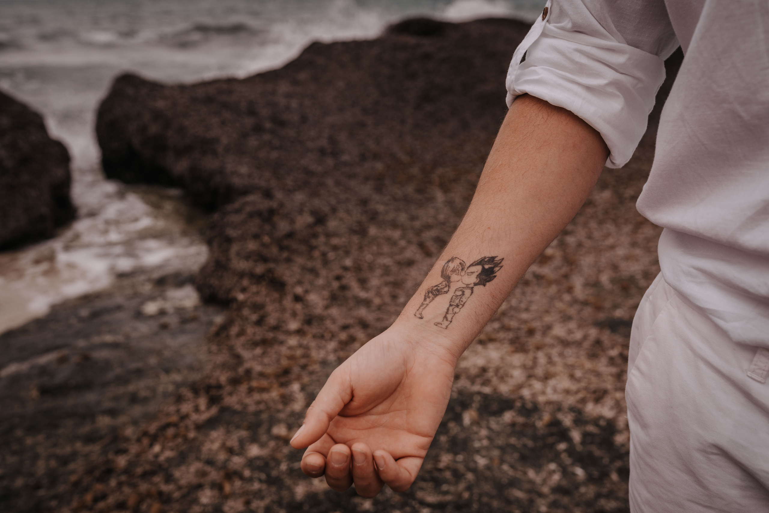 DIVIRTIENDOSE EN LA PLAYA. SPLASH Fotógrafo de bodas y familias en Palma de Mallorca | Mauricio Alcibar