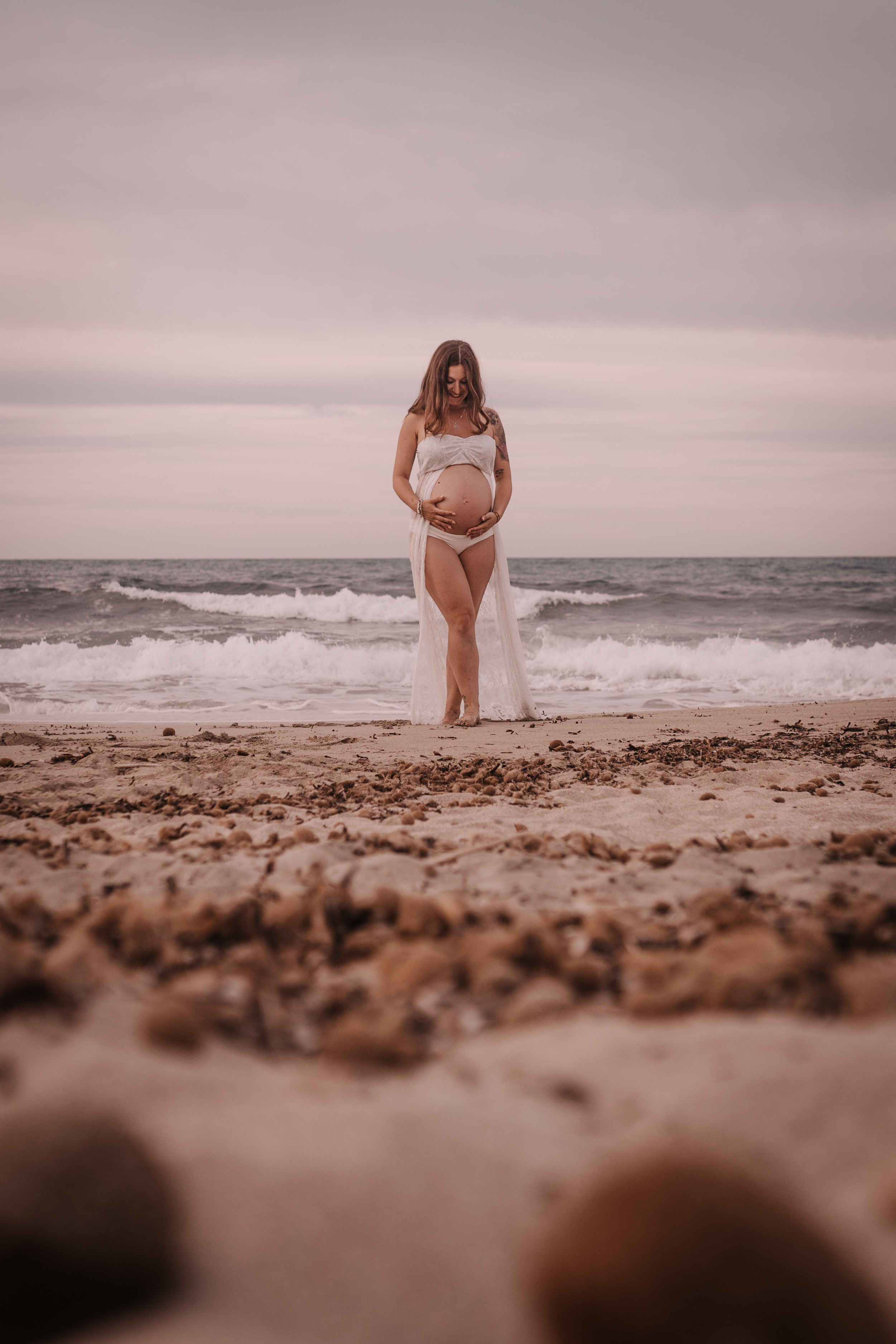 DIVIRTIENDOSE EN LA PLAYA. SPLASH Fotógrafo de bodas y familias en Palma de Mallorca | Mauricio Alcibar