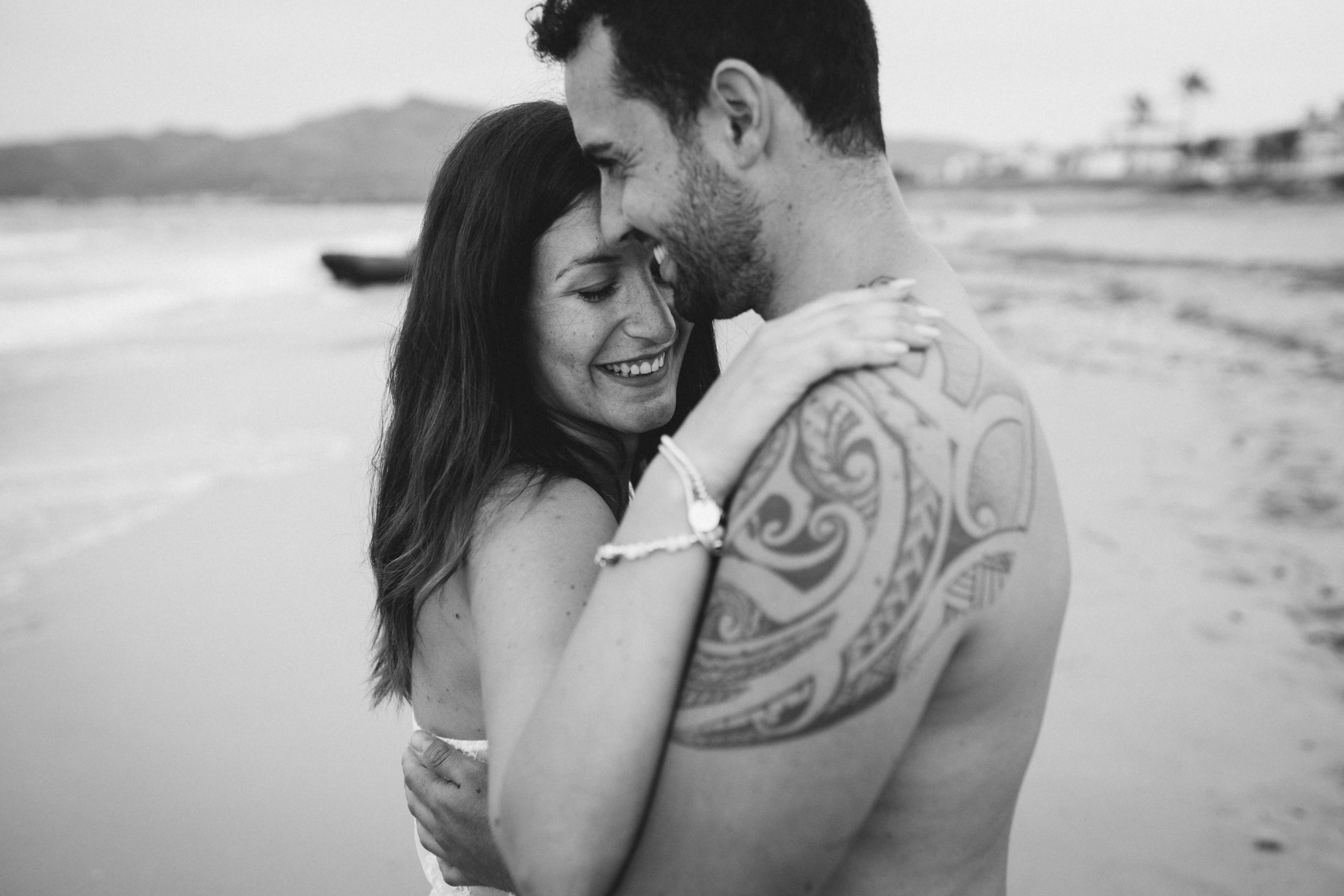 DIVIRTIENDOSE EN LA PLAYA. SPLASH Fotógrafo de bodas y familias en Palma de Mallorca | Mauricio Alcibar