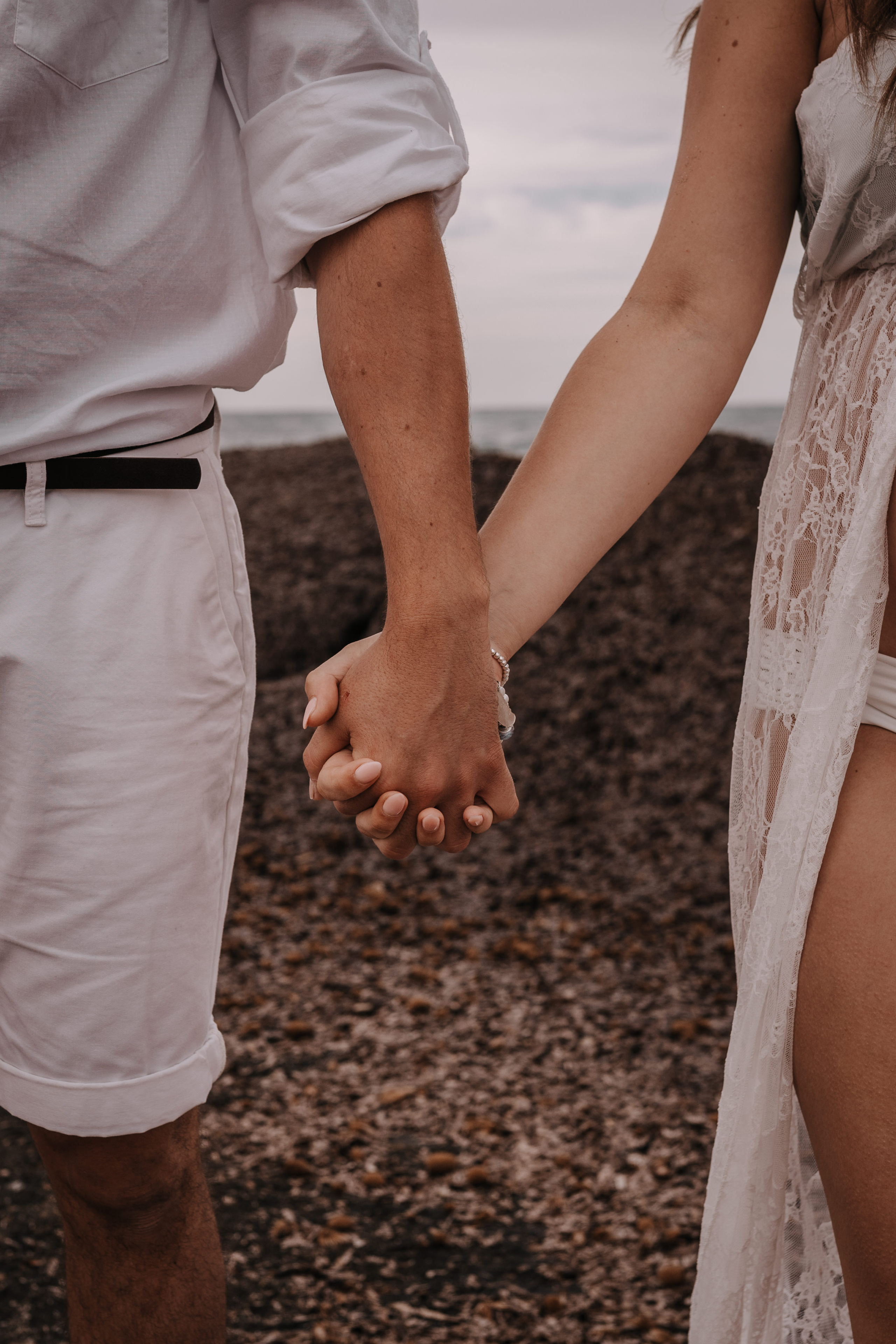 DIVIRTIENDOSE EN LA PLAYA. SPLASH Fotógrafo de bodas y familias en Palma de Mallorca | Mauricio Alcibar