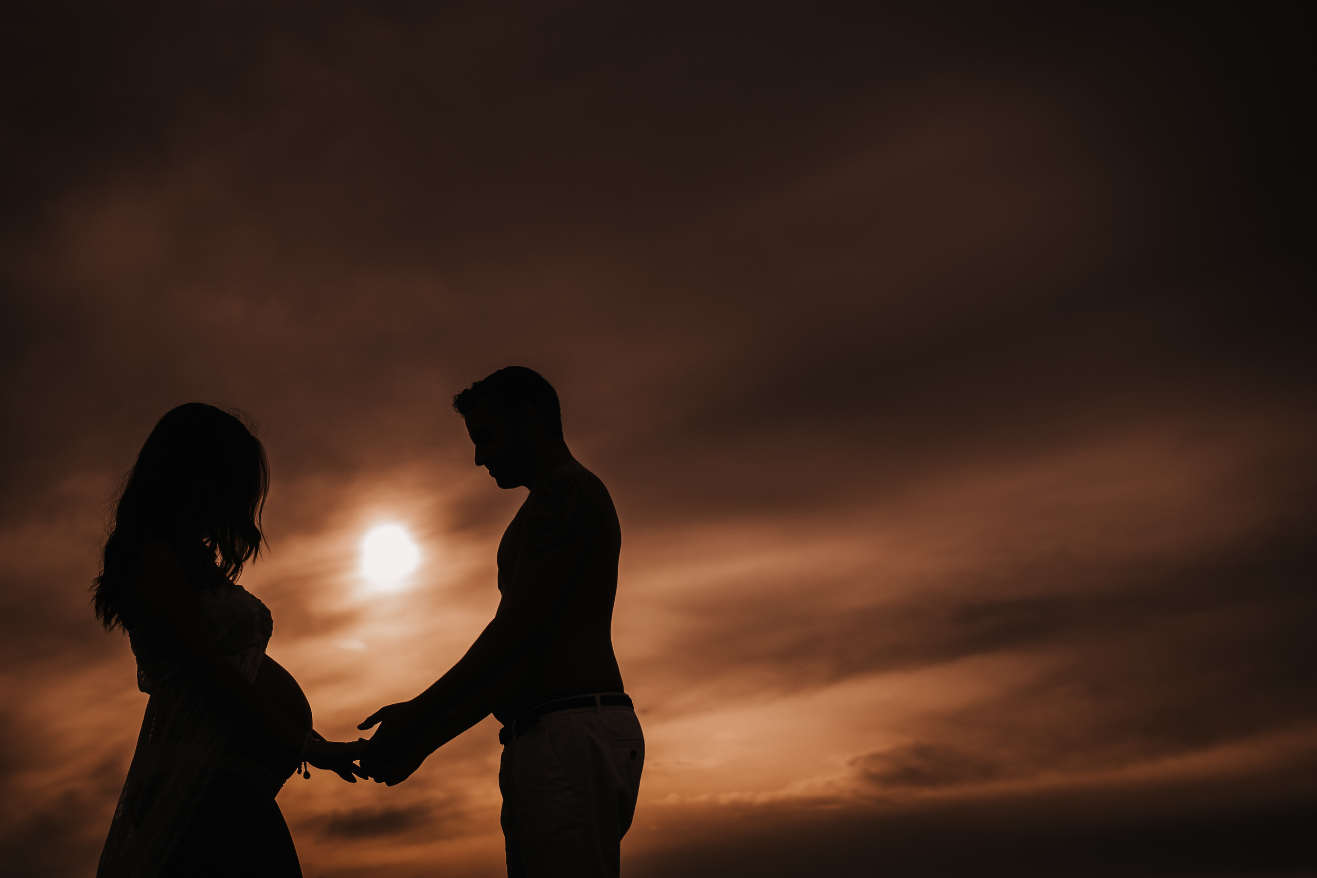 DIVIRTIENDOSE EN LA PLAYA. SPLASH Fotógrafo de bodas y familias en Palma de Mallorca | Mauricio Alcibar