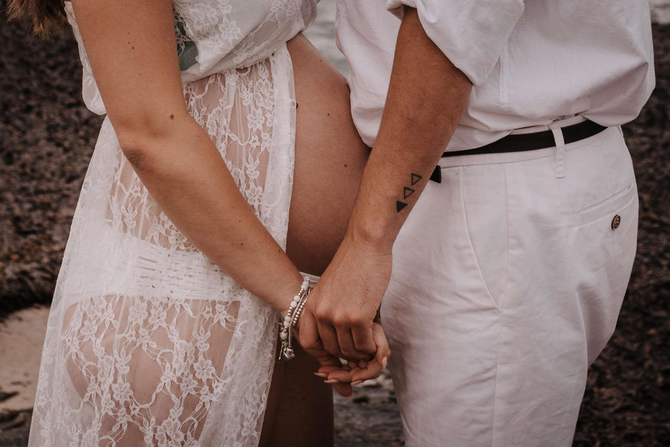 DIVIRTIENDOSE EN LA PLAYA. SPLASH Fotógrafo de bodas y familias en Palma de Mallorca | Mauricio Alcibar