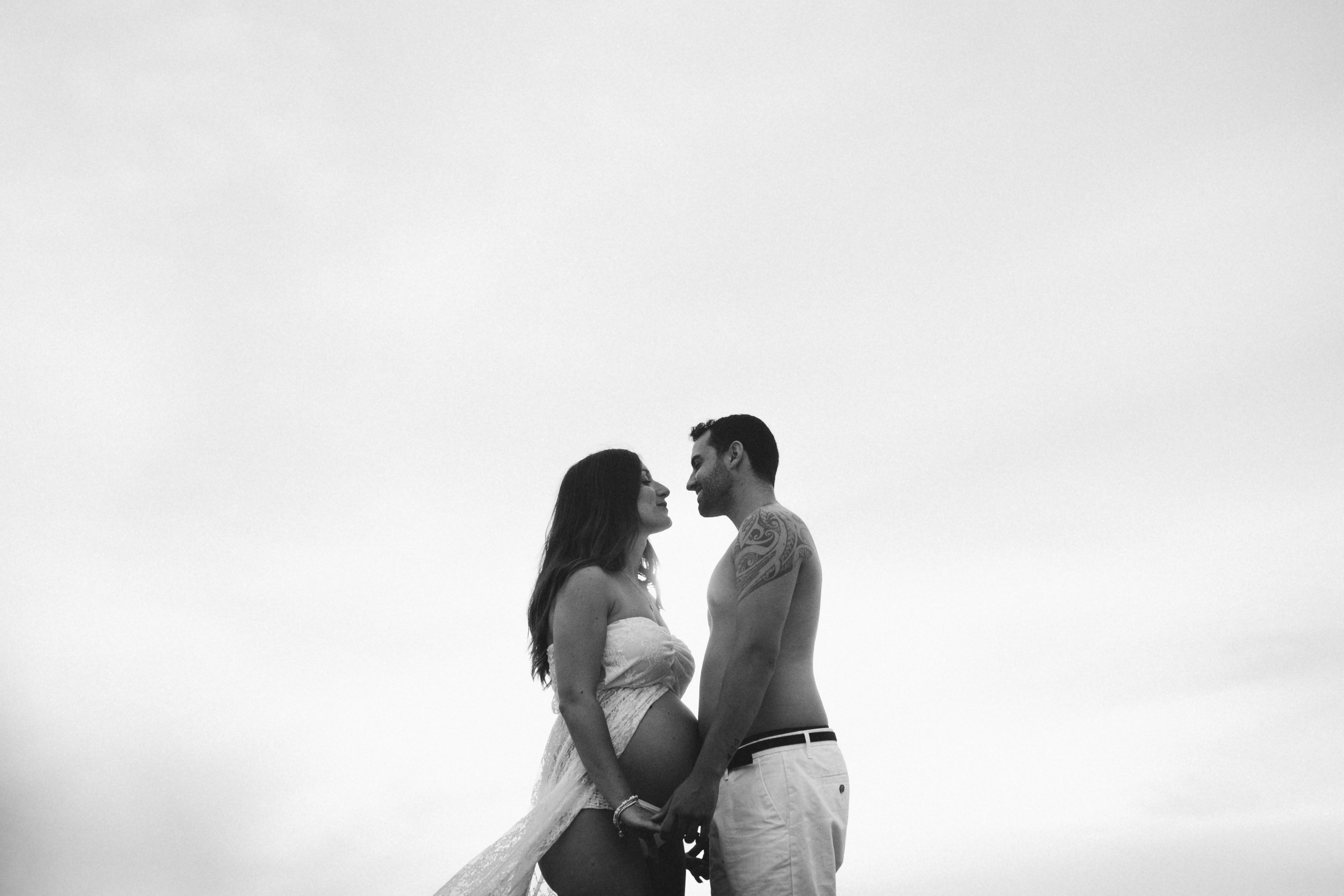 DIVIRTIENDOSE EN LA PLAYA. SPLASH Fotógrafo de bodas y familias en Palma de Mallorca | Mauricio Alcibar