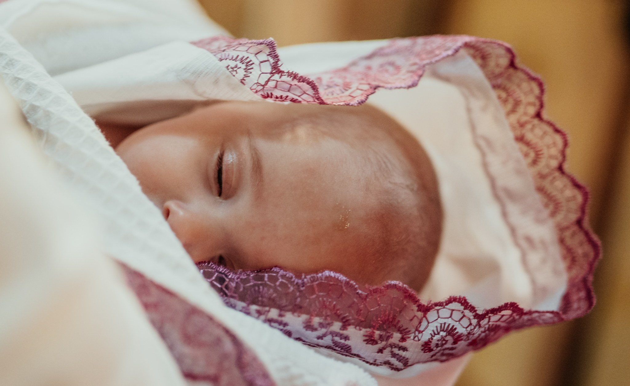 Fotografii de Botez Pline de Emoție pentru Sasha și Familie