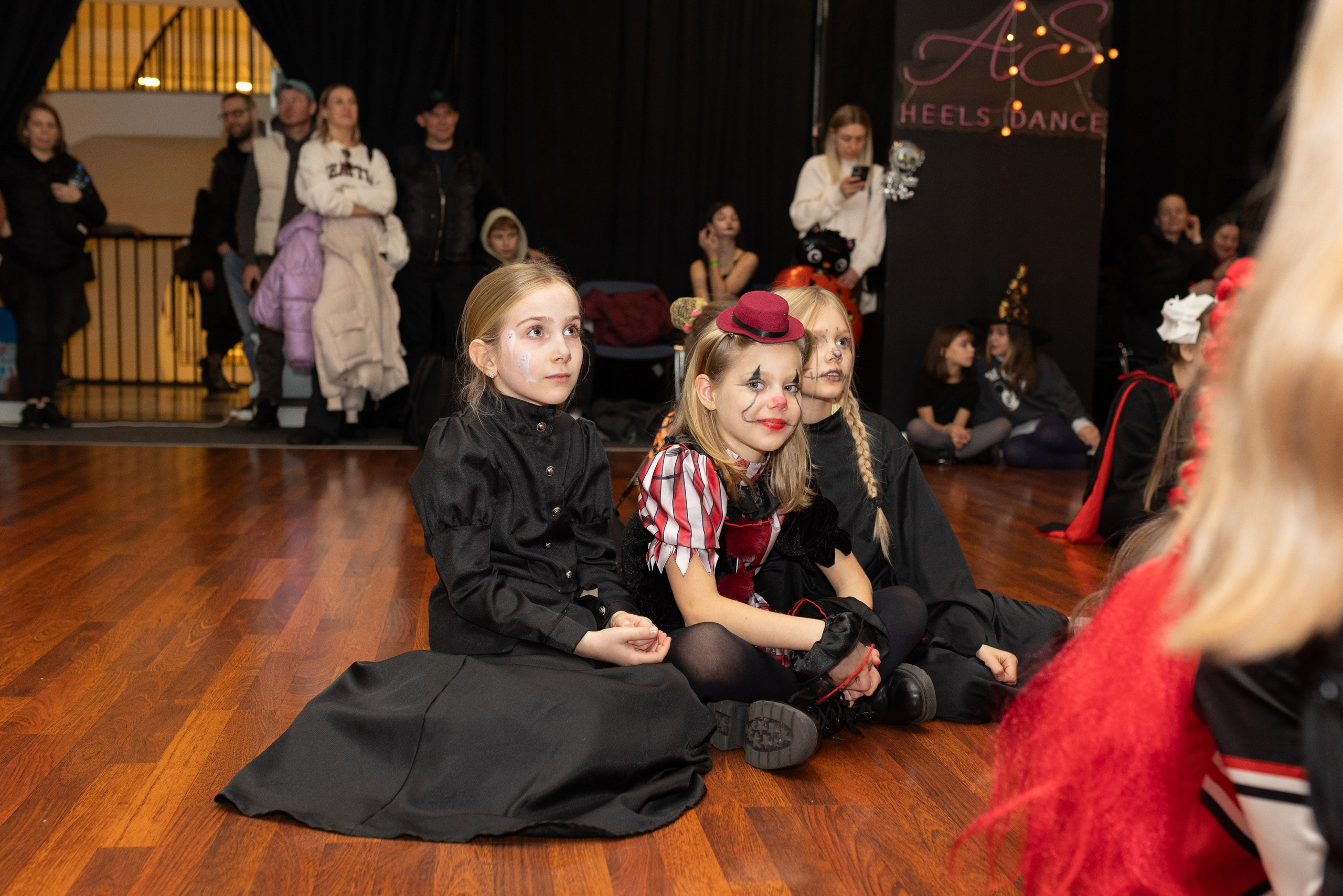 Leo dance studio Helloween 2025. Семейный и детский фотограф в Варшаве Мила Бобровская