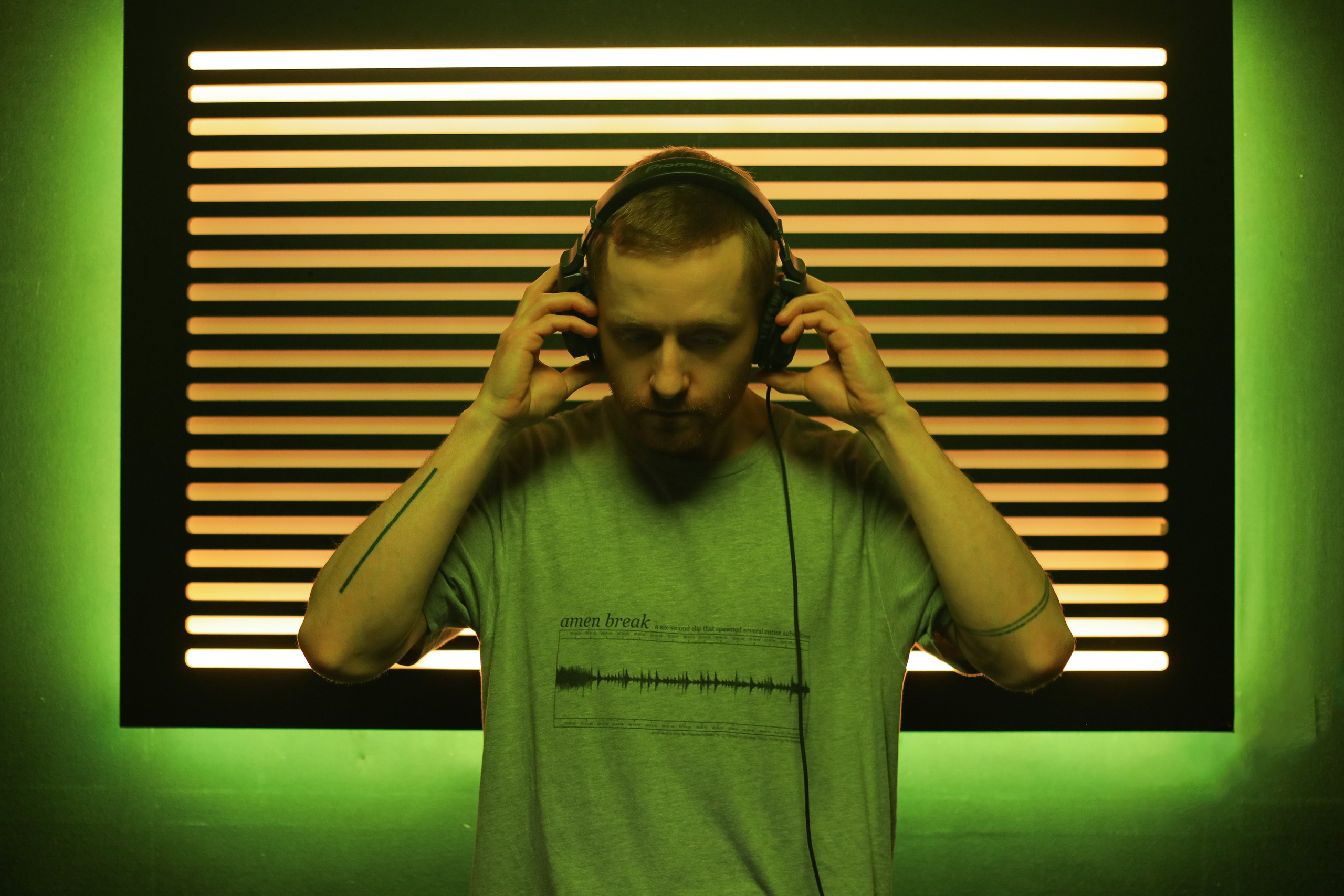 Promo Photography & Reels for Artists & Brands. Lifestyle & Documentary Photography in Bristol, Bath & London — def0cused