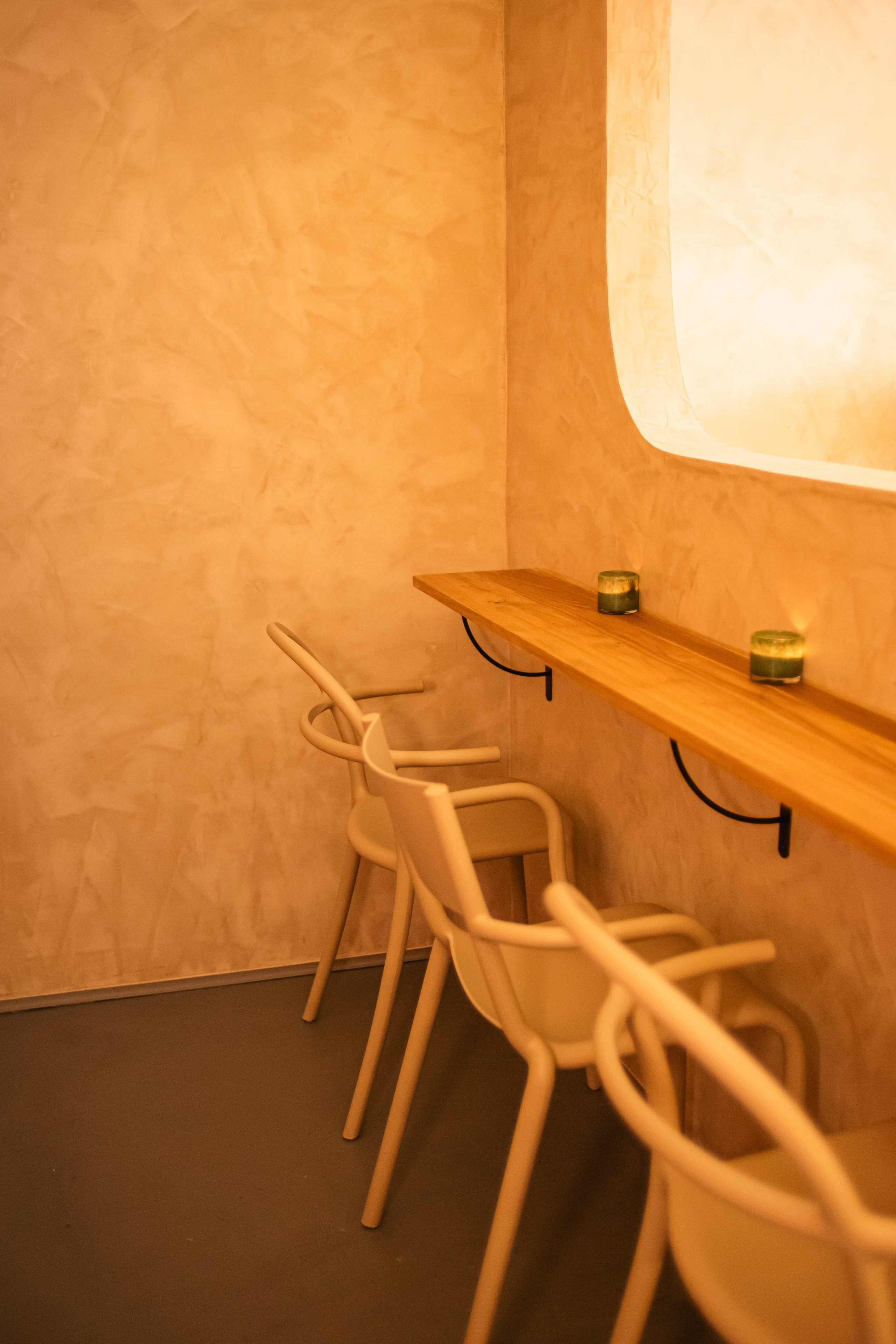 Les Amoureuses bar a vin. Ksenia Marchand/ Lifestyle photographer in Paris