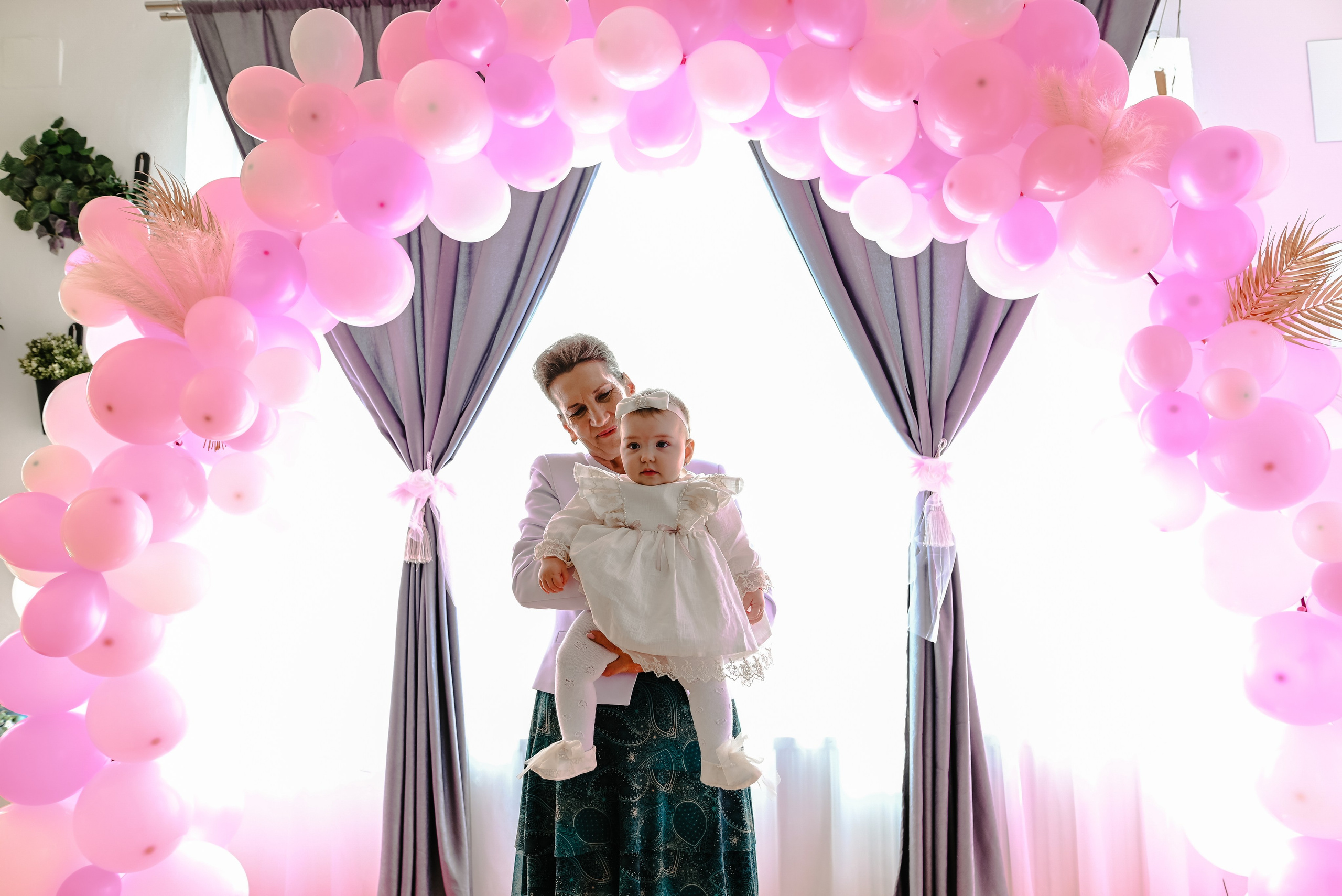 Decor elegant al restaurantului pentru petrecerea de botez – Ana Maria Drăgan fotografie botez