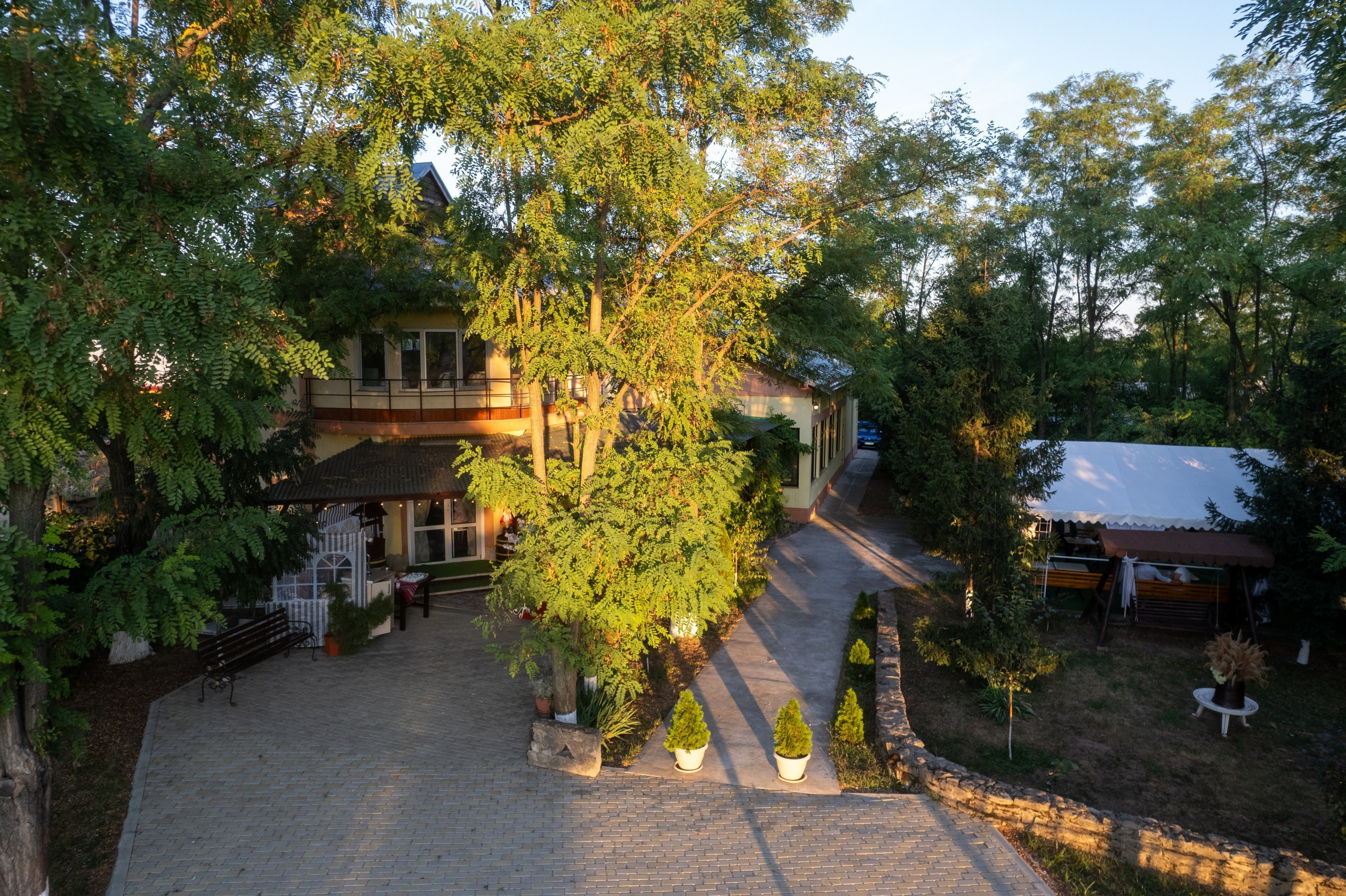 servicii foto. servicii foto Botoșani. servicii foto video Botoșani. fotograf nunta. fotograf evenimente. fotograf nunta Botoșani. Alin chirila. Alin chirila fotograf. Alinofotostudio.- Mire și mireasă – Sergiu & Liliana – ziua nunții, 2024  - Emoții în ziua nunții – Sergiu și Liliana  - Dansul mirilor – fotografie artistică nuntă 2024  - Sedinta foto romantică în natură – Sergiu & Liliana  - Rochia de mireasă și detalii de nuntă elegante