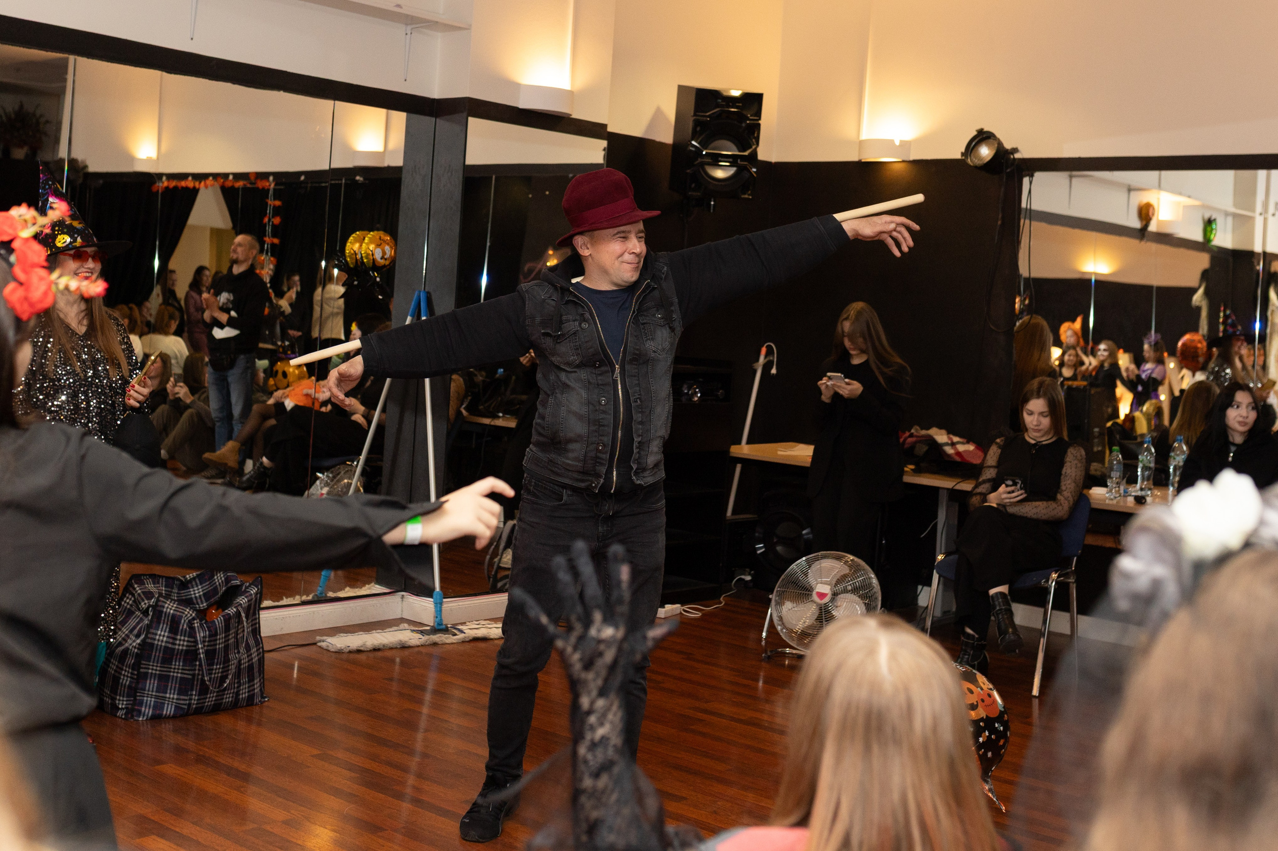 Leo dance studio Helloween 2025. Семейный и детский фотограф в Варшаве Мила Бобровская