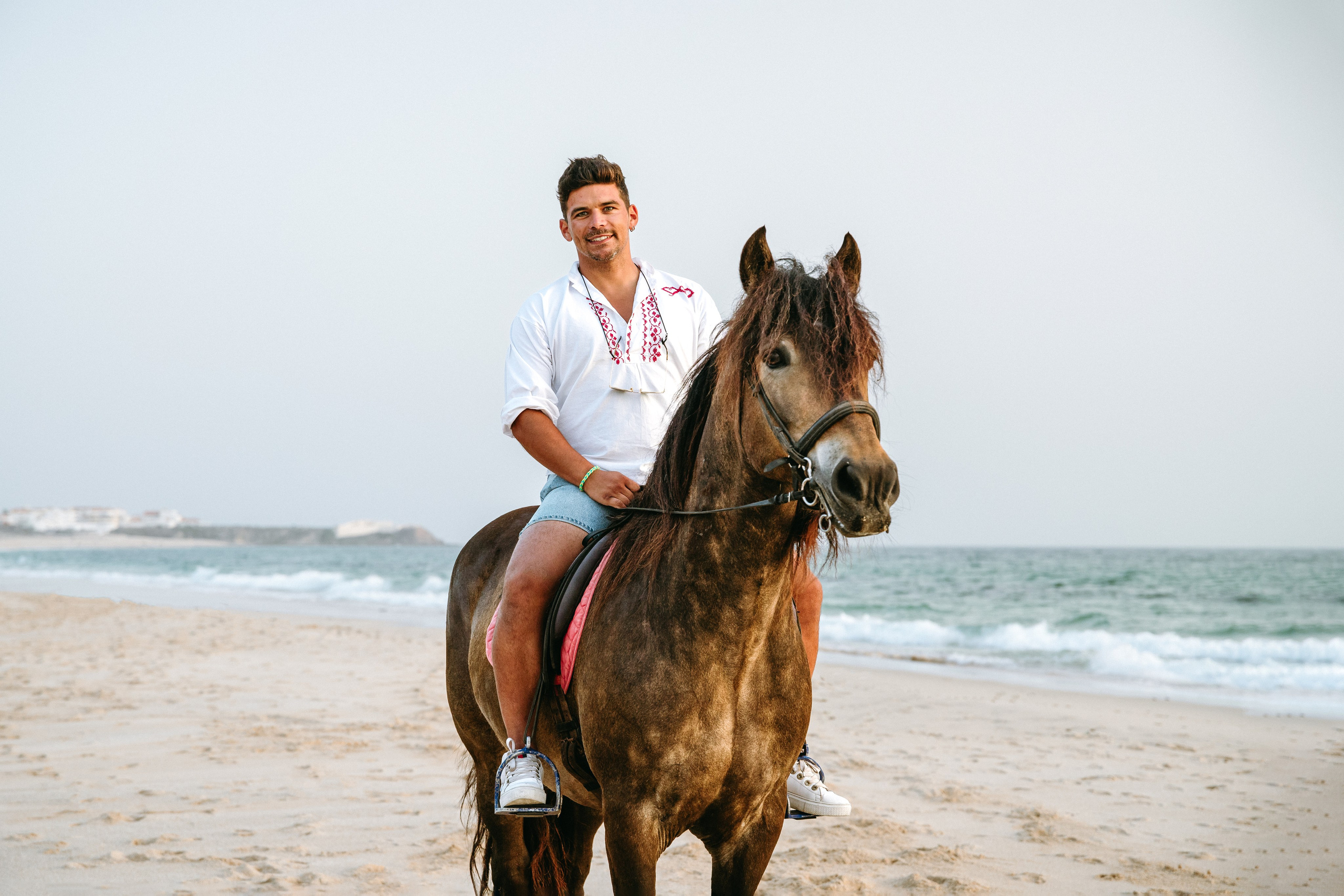 Marlene & Tiago com filhos. Passeios a Cavalo na Praia Peniche | Eco Salgados Agroturismo