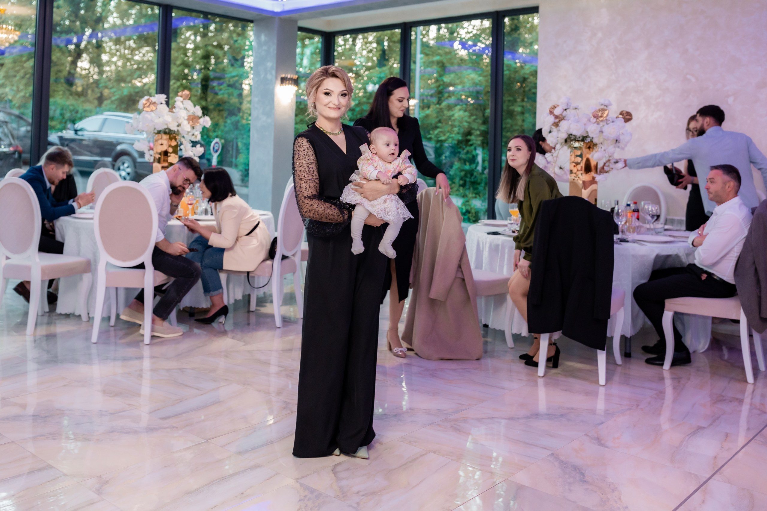 fotograf botez , fotografie botez Botoșani, fotograf Alin Chirilă, amintiri botez, fotografii botez, botez Miruna Parascheva, fotograf copii, fotografie botez în Botoșani-alt="botez , fotografie botez Alin Chirilă, amintiri botez, fotografii emoționante botez Botoșani"-- fotografii-botez-bebelus- amintiri-botez-micuț- moment-sfânt-crestinare- fotografie-emotionanta-botez- detalii-botez-bebelusi- parinti-fericiti-la-botez- fotograf-botez-profesionist- botez-in-biserica-ortodoxa- micuț-botezat-cu-emoție- zâmbete-și-lacrimi-la-botez- bebeluș-la-cristelniță- decor-botez-colorat- botez-cu-dragoste-și-credință- emotie-pura-la-botez- fotograf-botez-botosani- botez-iasi-suceava-fotograf- amintiri-nepretuite-botez-- Preotul ținându-l pe micuțul Mathias Gabriel la botez, în biserica Înălțarea Domnului, Copălău  - Detalii de la botezul lui Mathias – lumânare, trusou și icoană  - Familia lui Mathias Gabriel alături de micuț, în ziua botezului  - Portret emoționant cu mama și bebelușul în brațe, în biserică,fotograf profesionist evenimente Botoșani, Iași, Suceava, Fălticeni, Bacău, Pașcani, Roman - AlinoFotoStudio by Alin Chirilă - servicii foto nuntă, botez, cununie, ședințe foto creative, albume personalizate, fotografii emoționante și calitative pentru cele mai importante momente din viață,fotograf nuntă Botoșani Alin Chirilă,  ședință foto botez Iași - AlinoFotoStudio,  servicii fotograf profesionist evenimente Suceava,  fotograf cununie civilă Fălticeni - Alin Chirilă,  album foto nuntă personalizat Bacău.“Bebeluș botezat în biserică, ținut în brațe de nași”	•	“Detaliu cu lumânarea de botez decorată cu flori albe”	•	“Părinți emoționați alături de copilul lor la ceremonia de botez”	•	“Masa festivă de botez cu decor tematic și tort personalizat”	•	“Momentul în care preotul toarnă apă sfințită pe fruntea bebelușului”	“Bebeluș în rochie albă de botez, zâmbind în brațele mamei”	•	“Detaliu cu cruciulița de botez așezată pe o pernă de satin”	•	“Părinți și nași aprinzând lumânările în timpul ceremoniei de botez”	•	“Tort de botez decorat cu figurine tematice și numele copilului”	•	“Copil botezat dormind liniștit în pătuțul decorat festiv”	•	“Momentul în care preotul binecuvântează copilul în fața altarului”	•	“Invitați adunându-se în jurul mesei festive la petrecerea de botez”	•	“Bebeluș ținând în mână o jucărie personalizată primită la botez”	•	“Familie fericită pozând împreună după ceremonia de botez”	•	“Decor tematic cu baloane și flori la locația petrecerii de botez” fotograf Botoșani fotograf evenimente fotograf botez Alin Chirila fotograf alinofotostudio.fotograf botez Amelis Maria, fotografie botez Botoșani, fotograf Alin Chirilă, amintiri botez, fotografii botez, botez Amelis Maria, fotograf copii, fotografie botez în Botoșani,