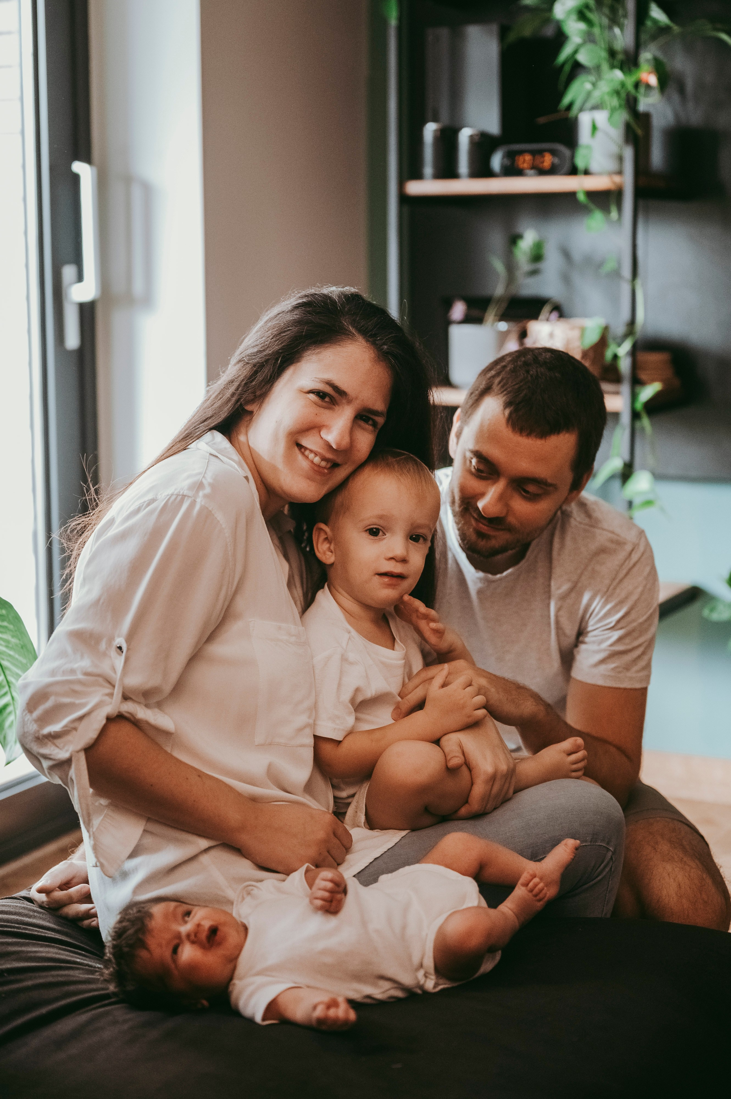 Sonja, Nikola, Lazar i Luka / porodicno fotografisanje kod kuce. Deciji i porodicni fotograf u Beogradu Oksana Skendzic