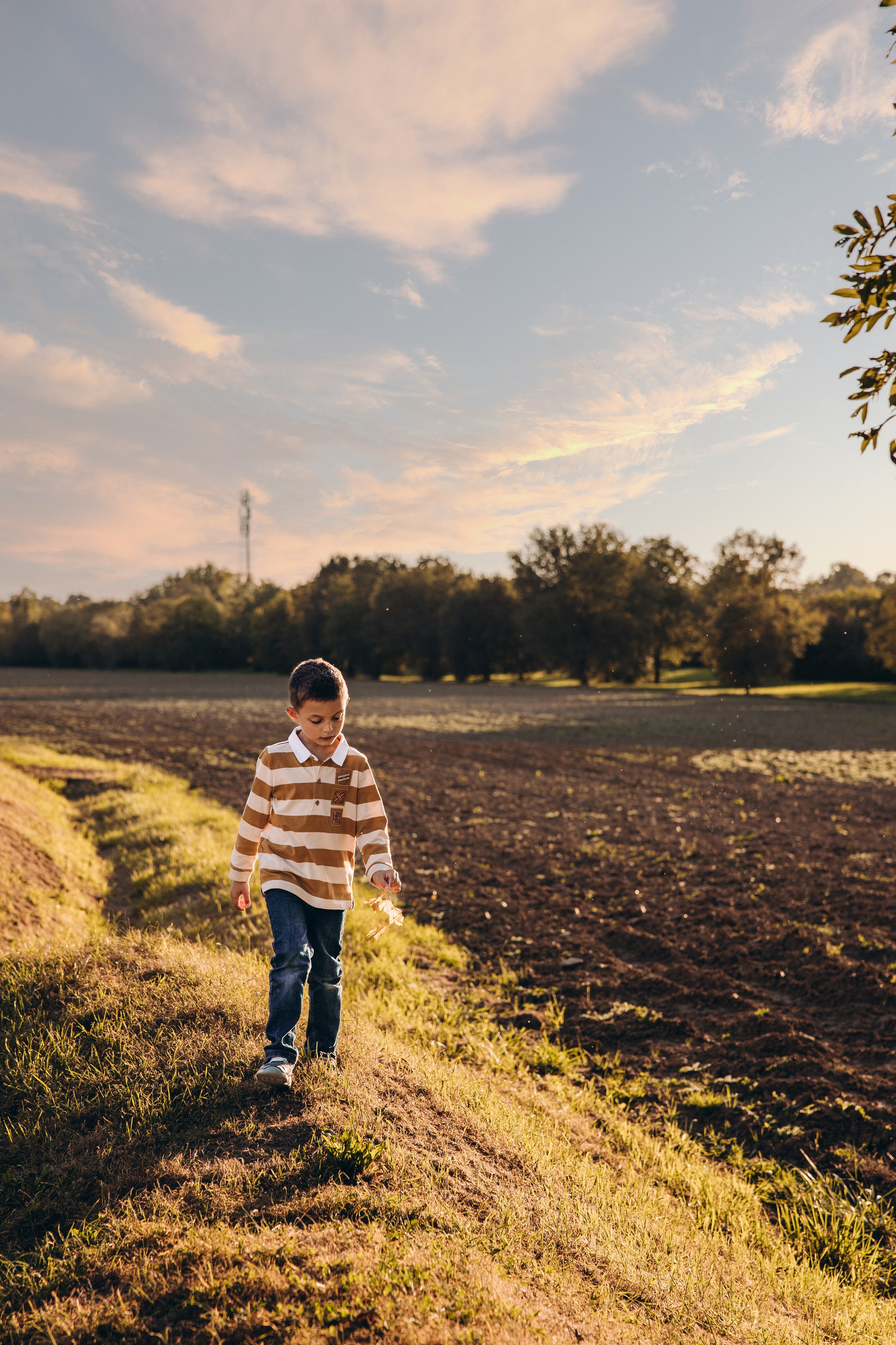 Autumn mother-son family photoshoot in Toulouse. Eugenie Smirnova — wedding, corporate and lifestyle photographer in Toulouse and Southwest France
