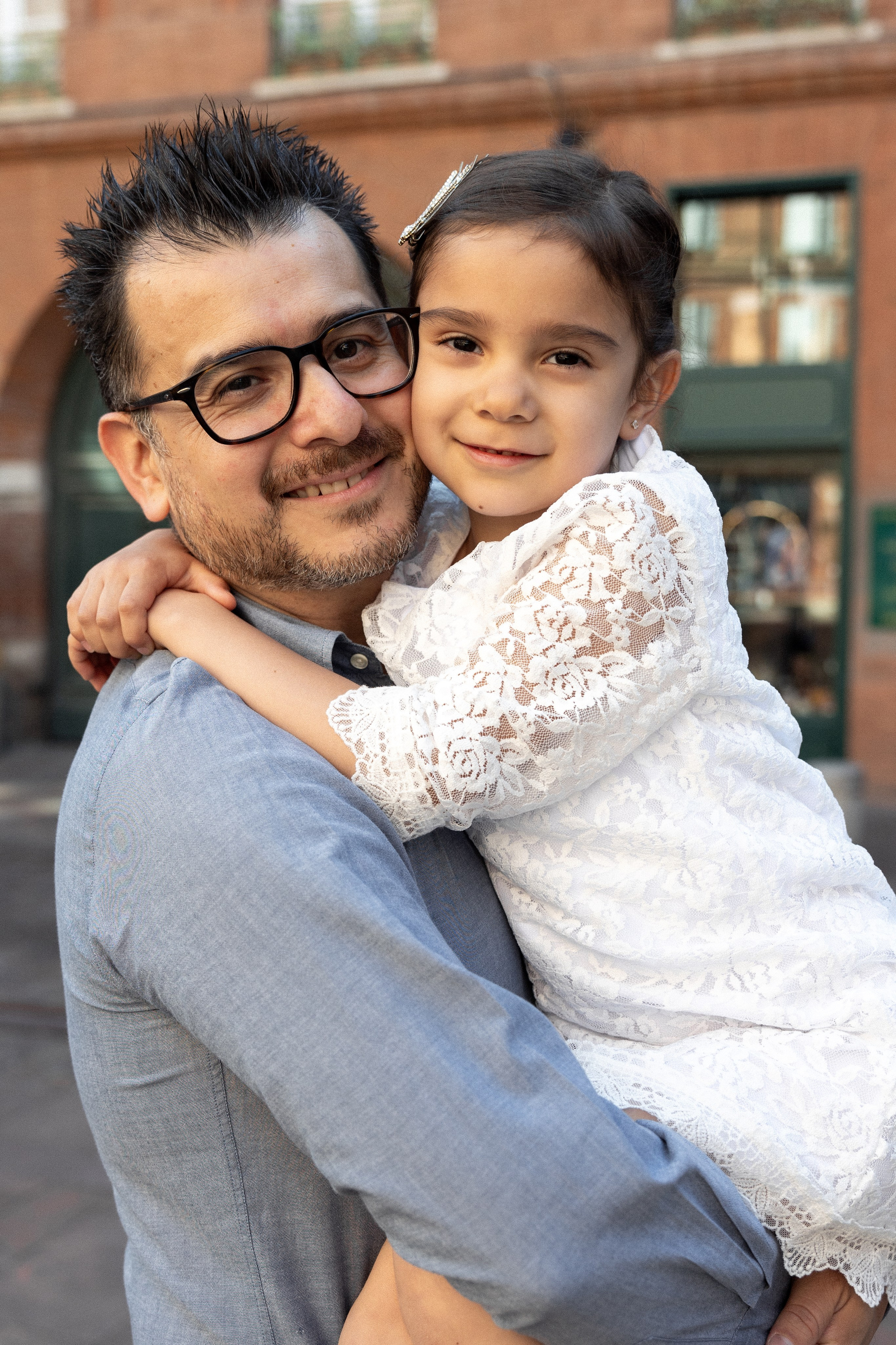 Family photo session in Toulouse. Eugenie Smirnova — wedding, corporate and lifestyle photographer in Toulouse and Southwest France