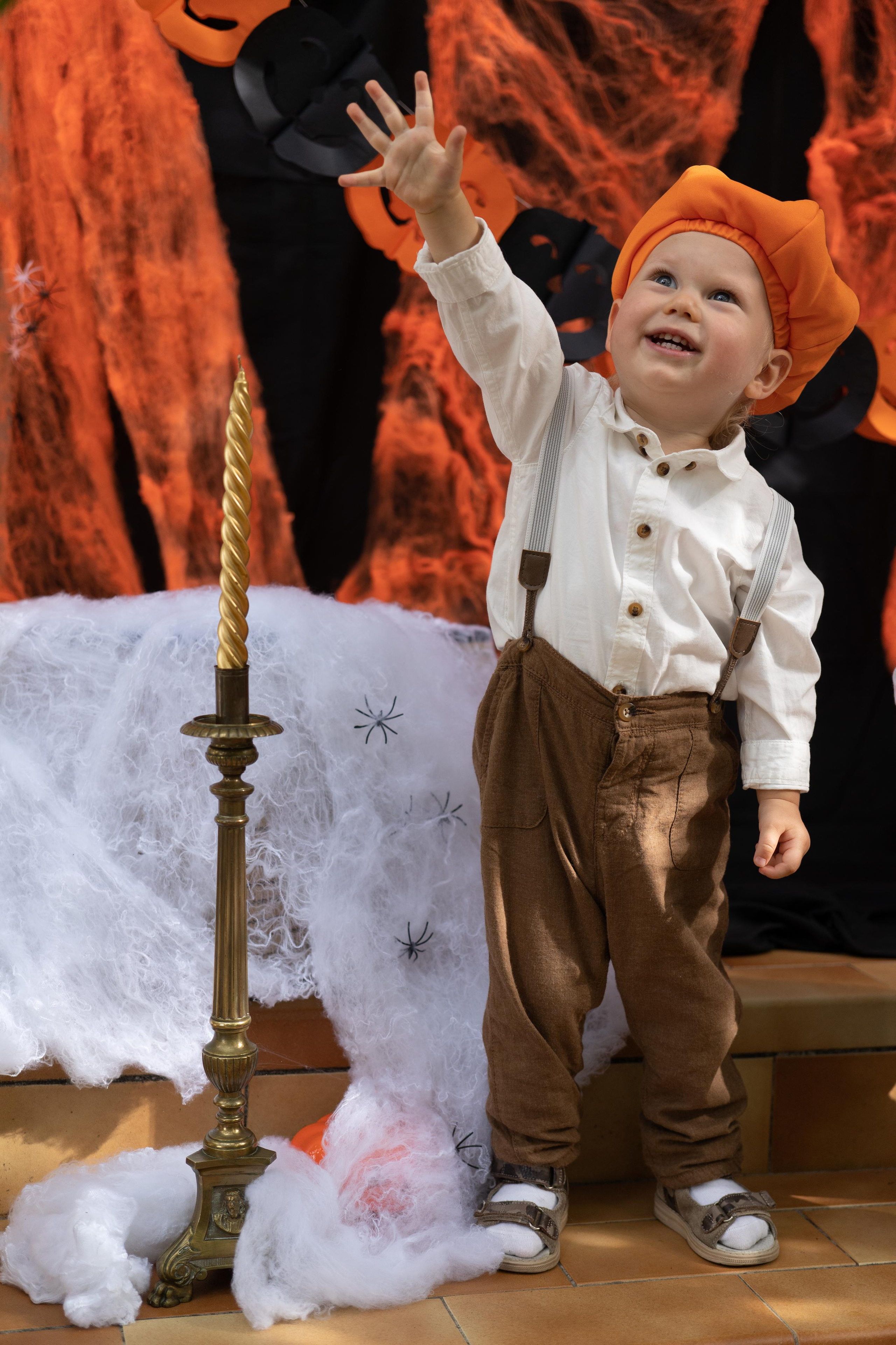 « два брата на празднике Хэллоуин ». Главная