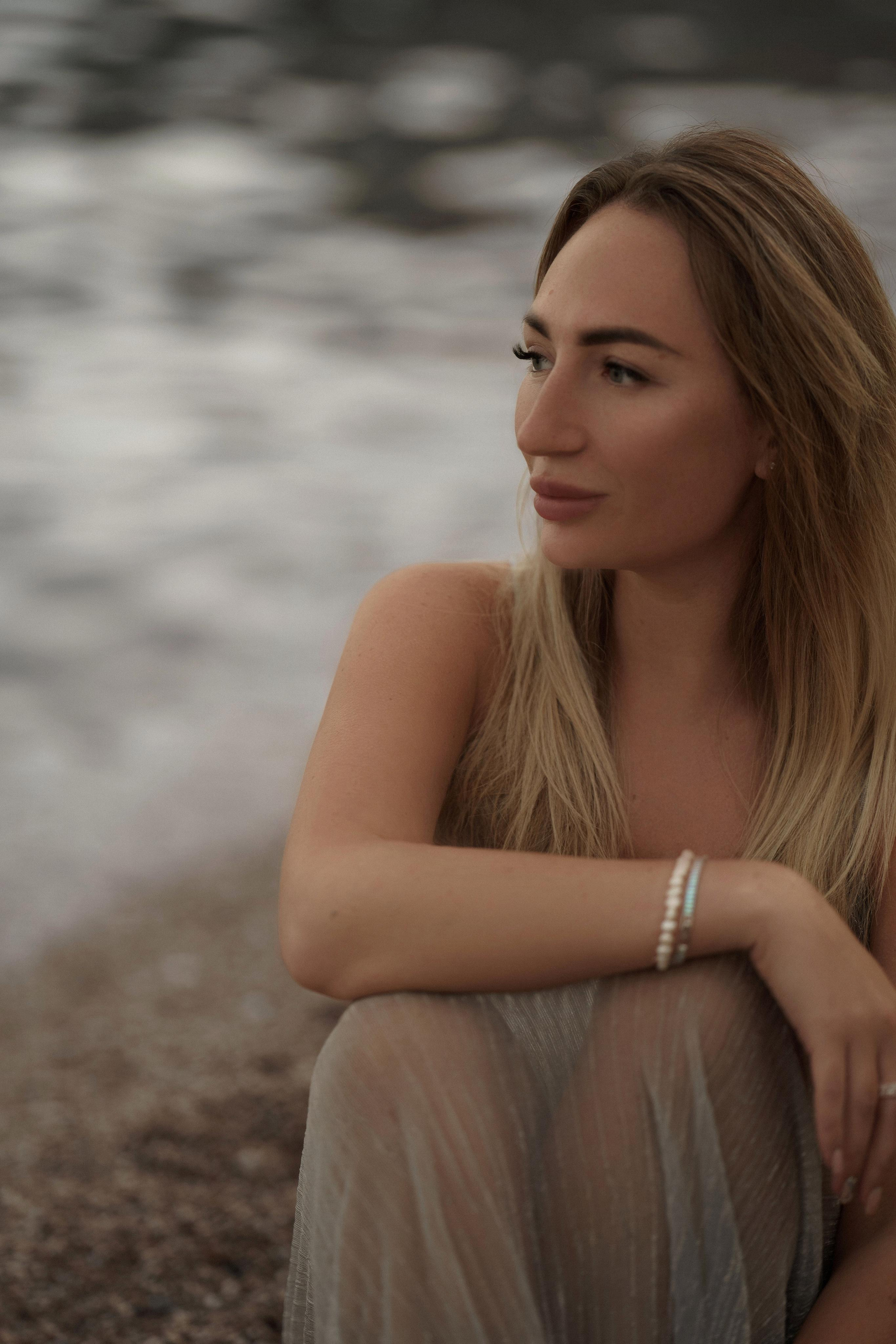 « une sirène sur le rivage ». Photos by Vechkaeva