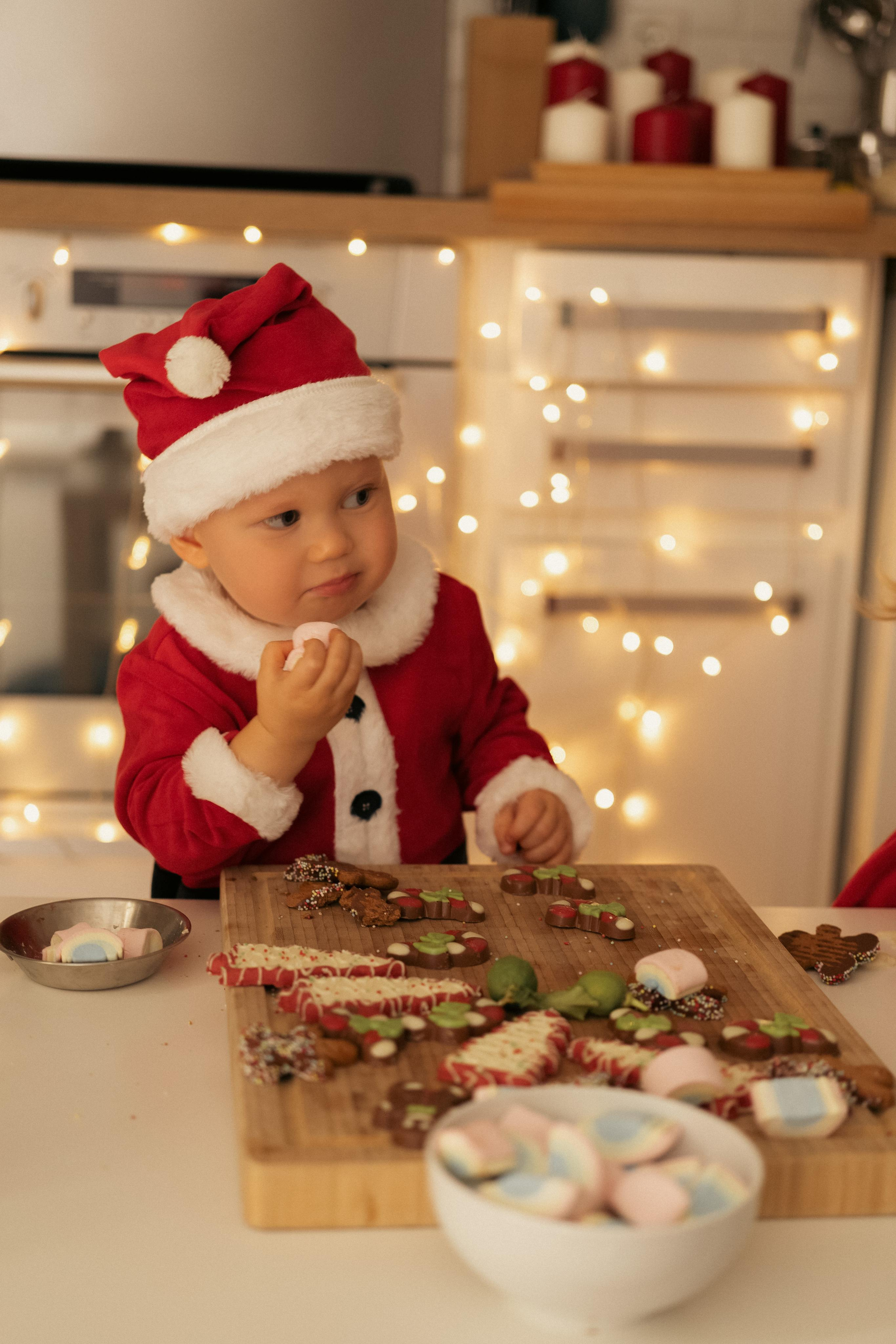 « les assistants du Père Noël ». Photos by Vechkaeva
