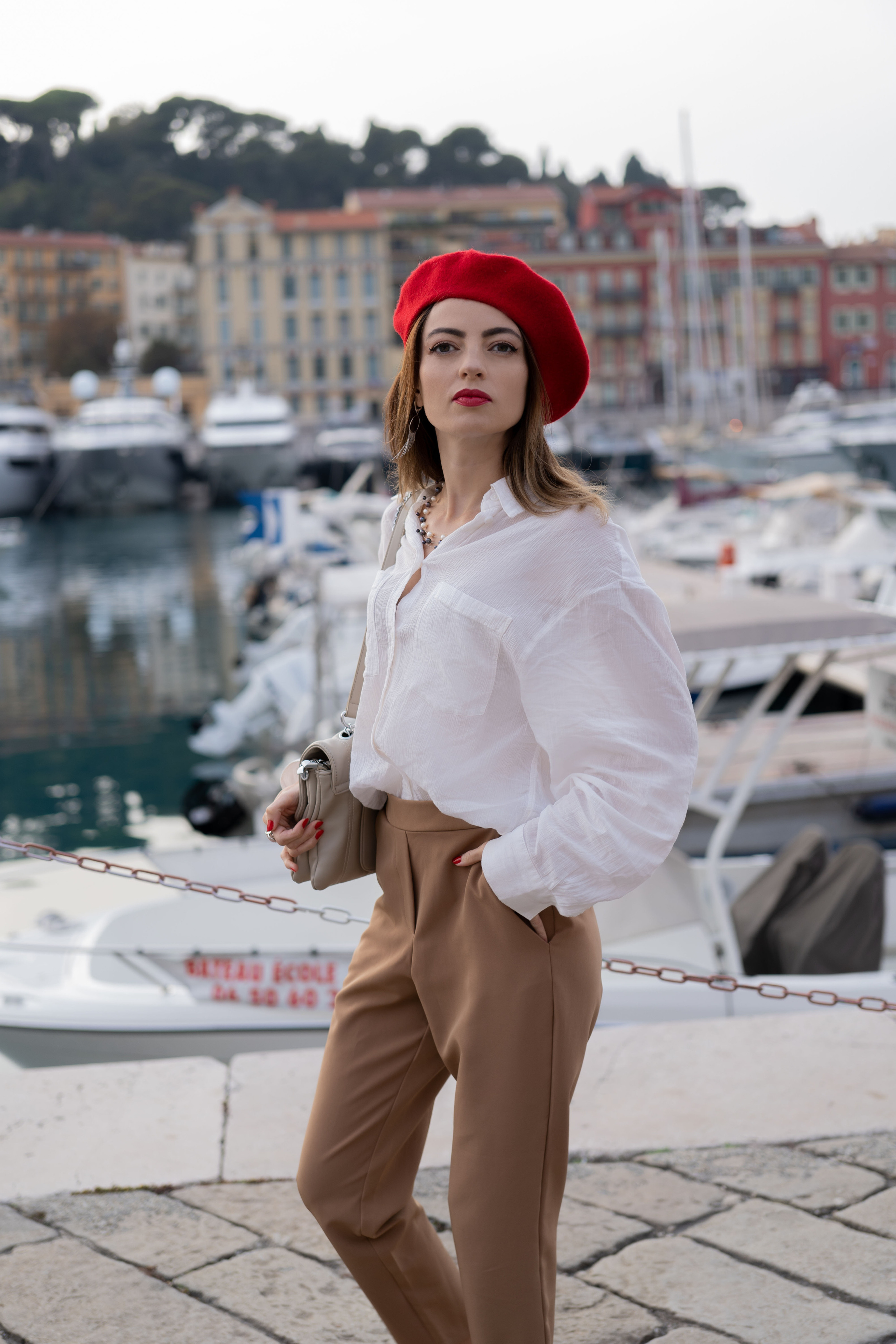 « Франция ей к лицу ». Главная