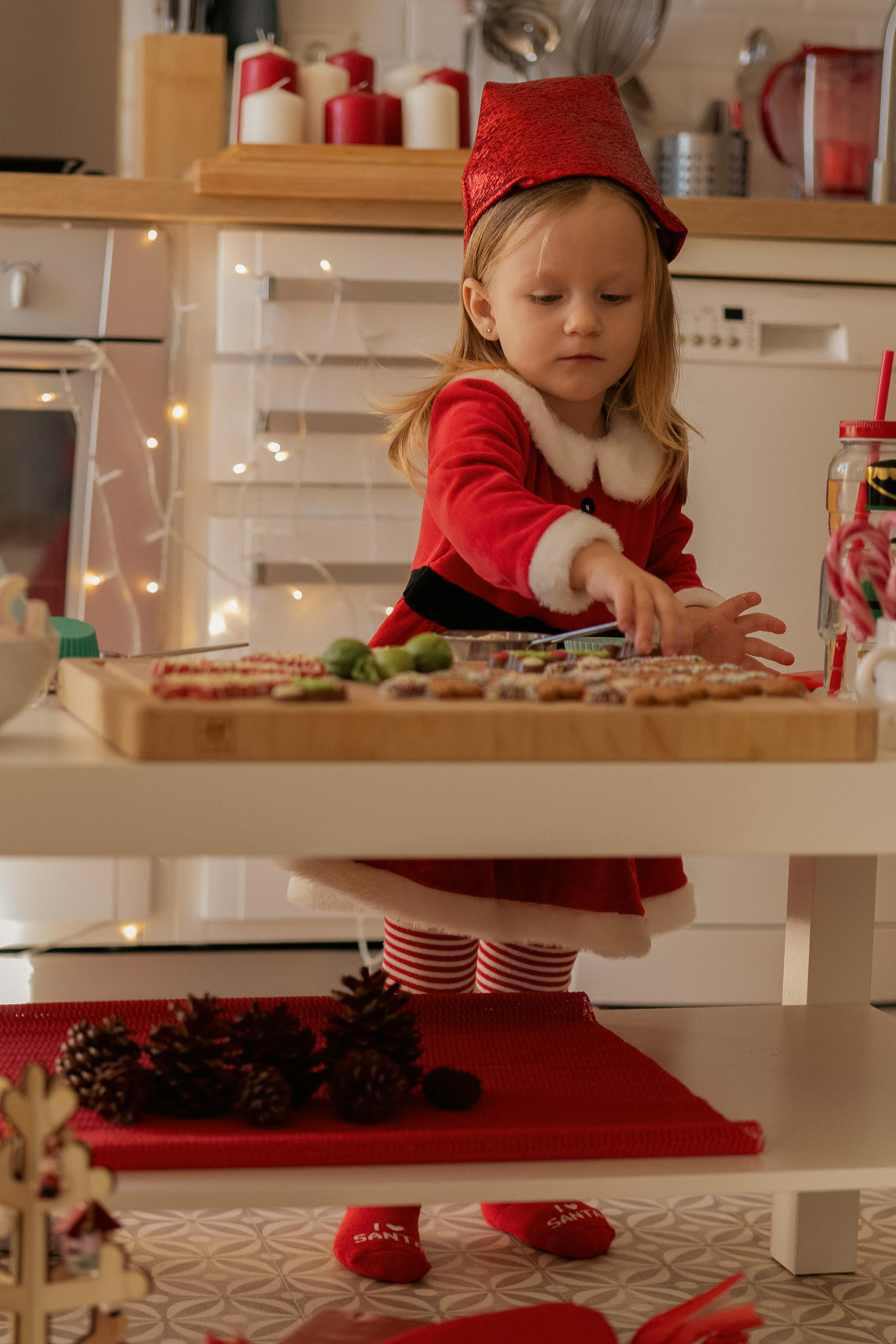 « les assistants du Père Noël ». Photos by Vechkaeva