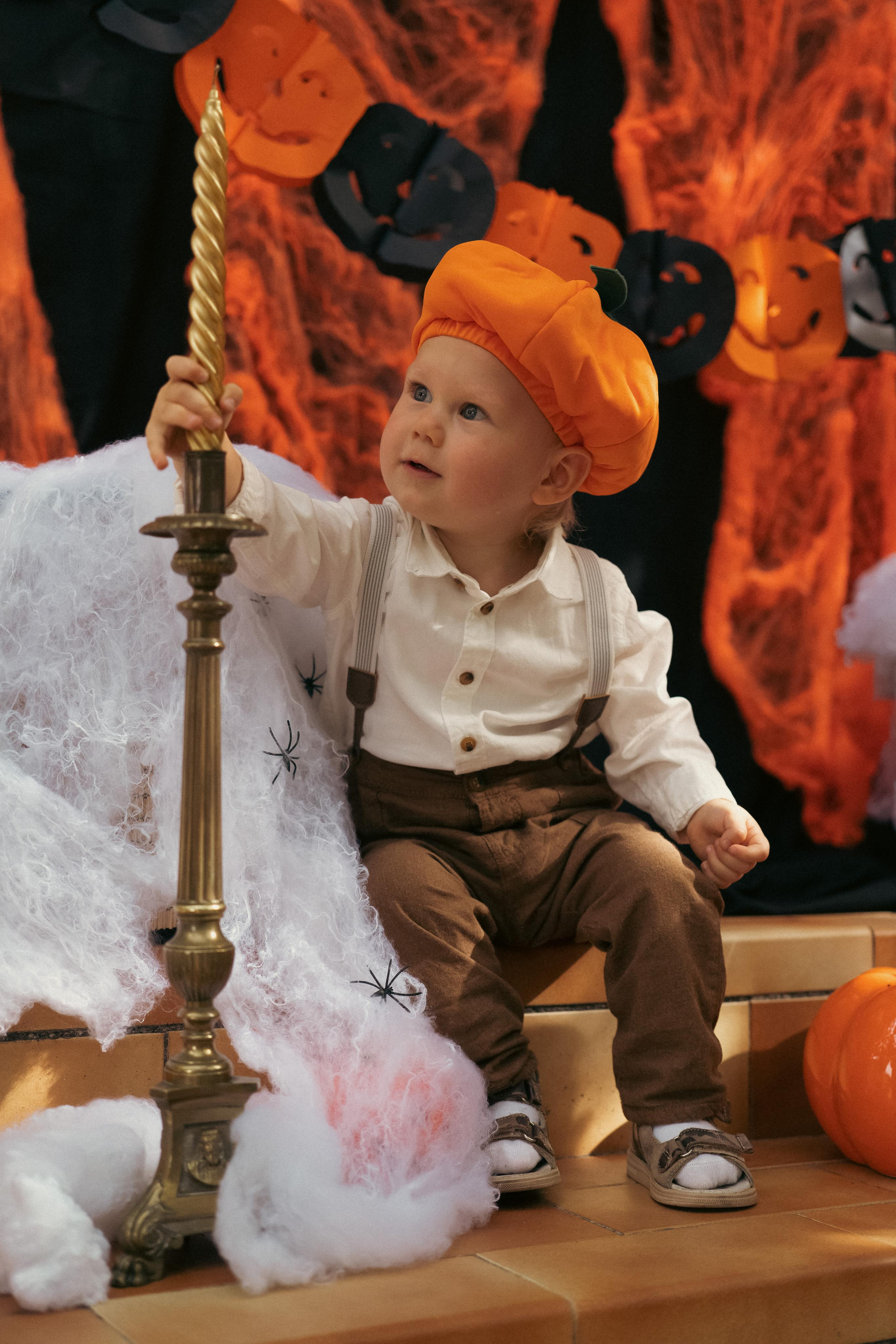 « два брата на празднике Хэллоуин ». Главная