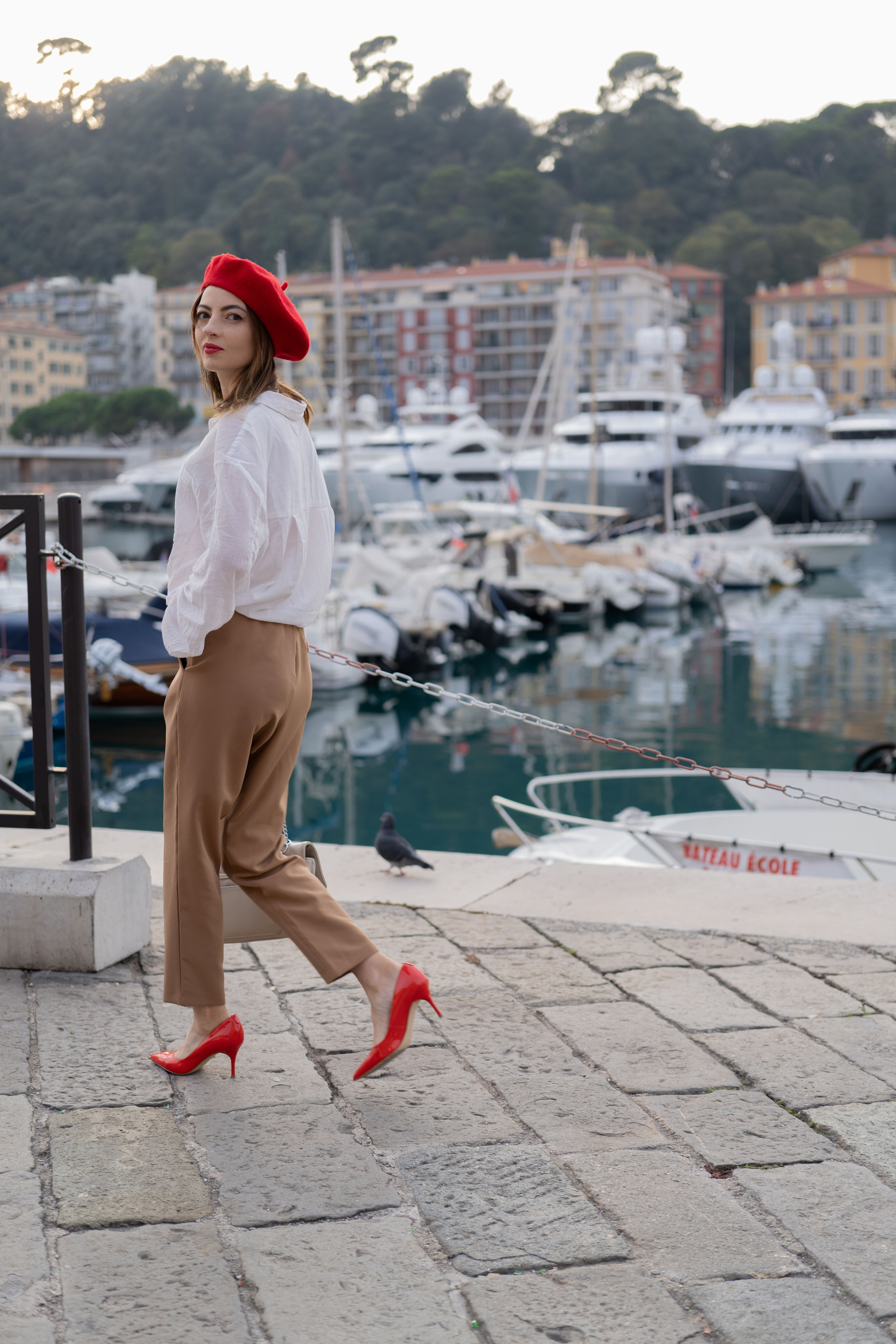 « Франция ей к лицу ». Главная