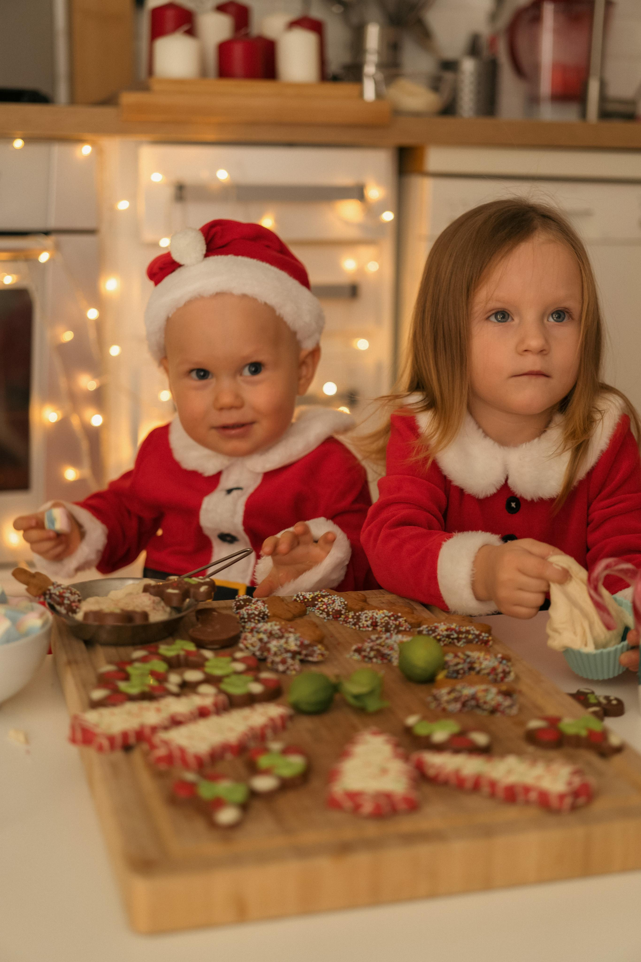 « les assistants du Père Noël ». Photos by Vechkaeva
