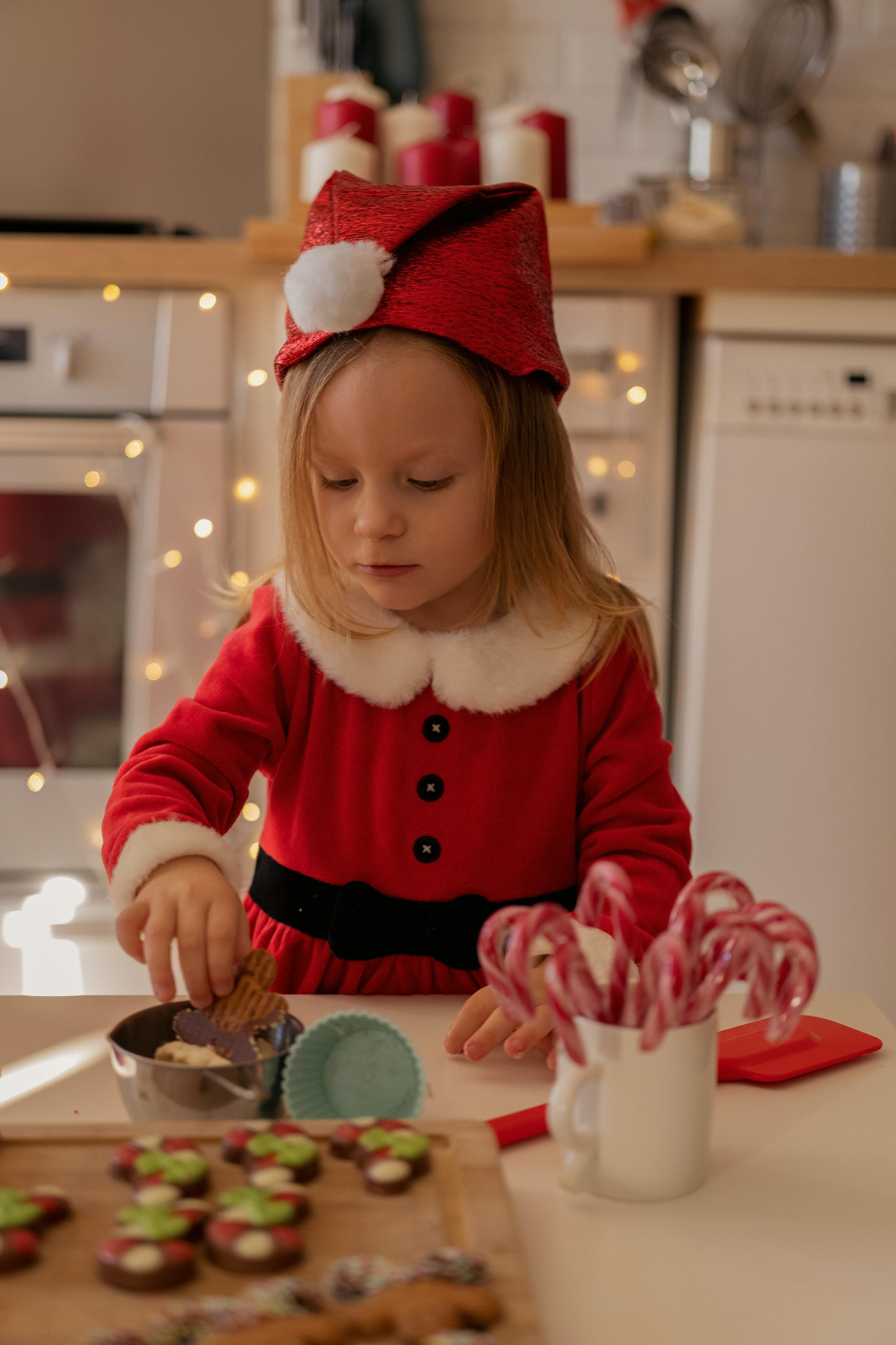 « les assistants du Père Noël ». Photos by Vechkaeva