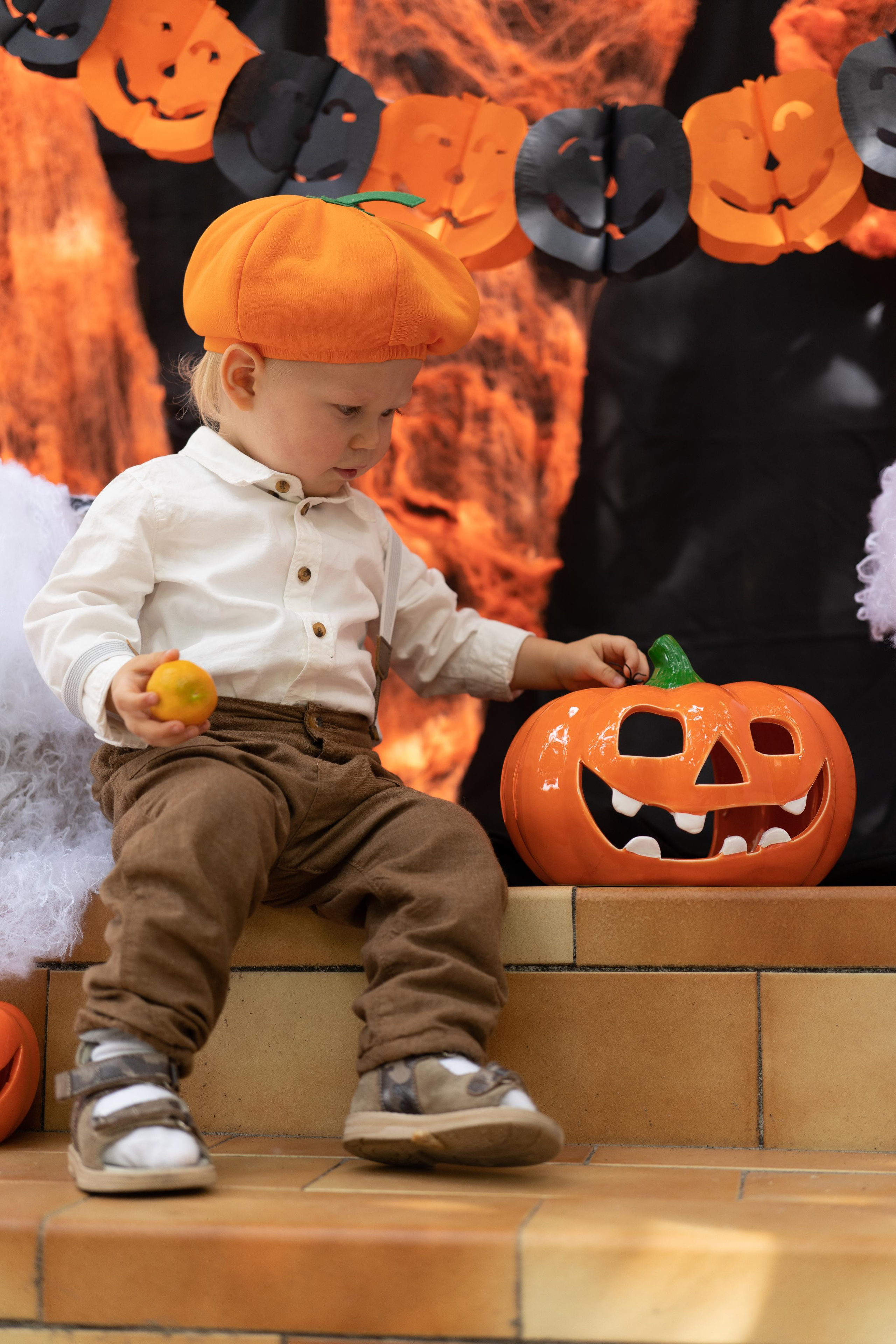 « два брата на празднике Хэллоуин ». Главная