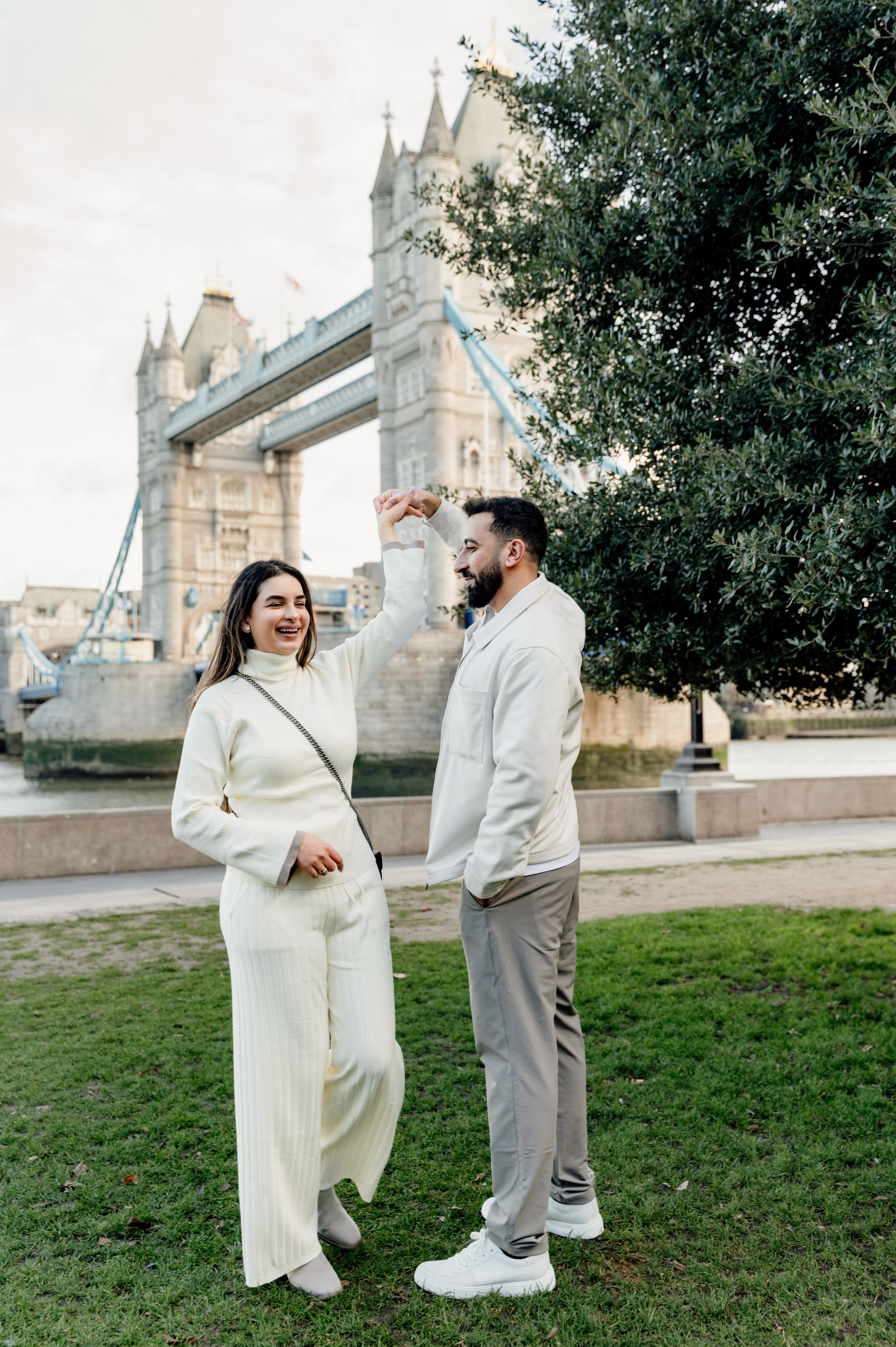 Tower Bridge Mahmood&Yalo. FAMILY AND WEDDING PHOTOGRAPHER IN LONDON MARINA RIVA