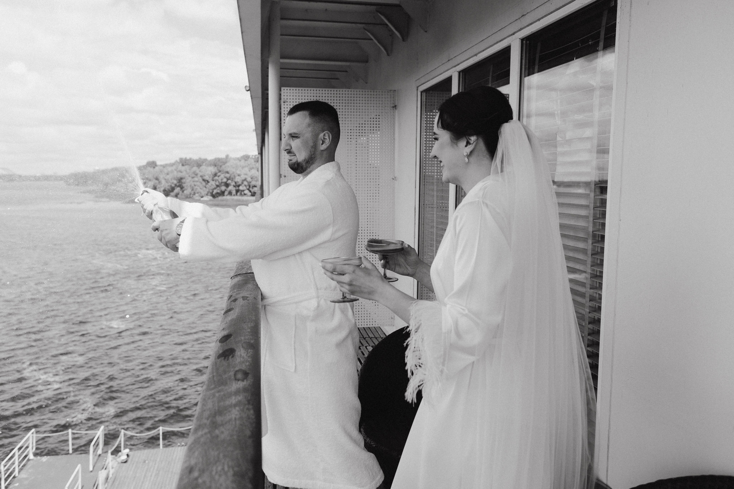 White Wedding. Wedding and Family Photograph