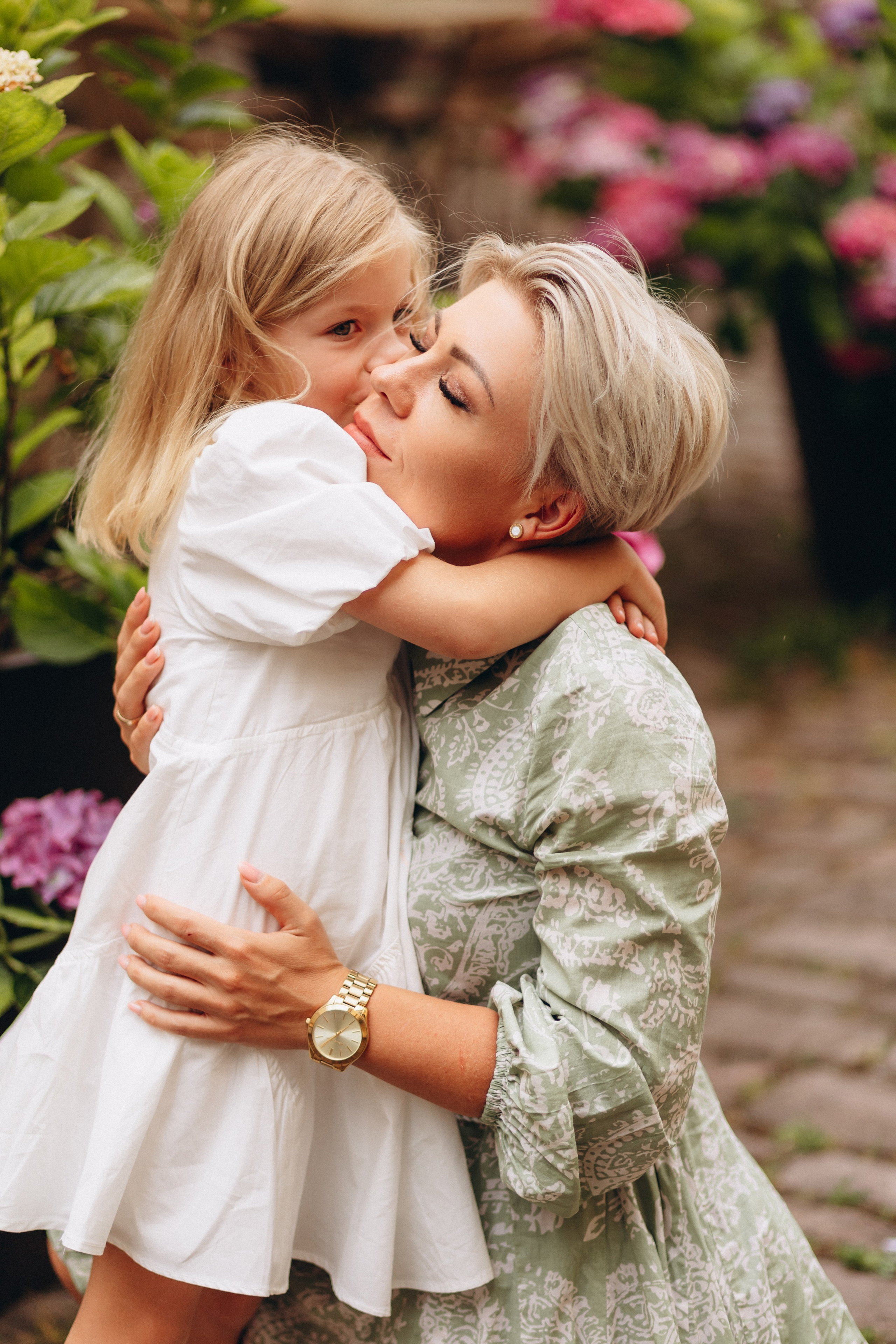 Pretty Family. Wedding and Family Photograph