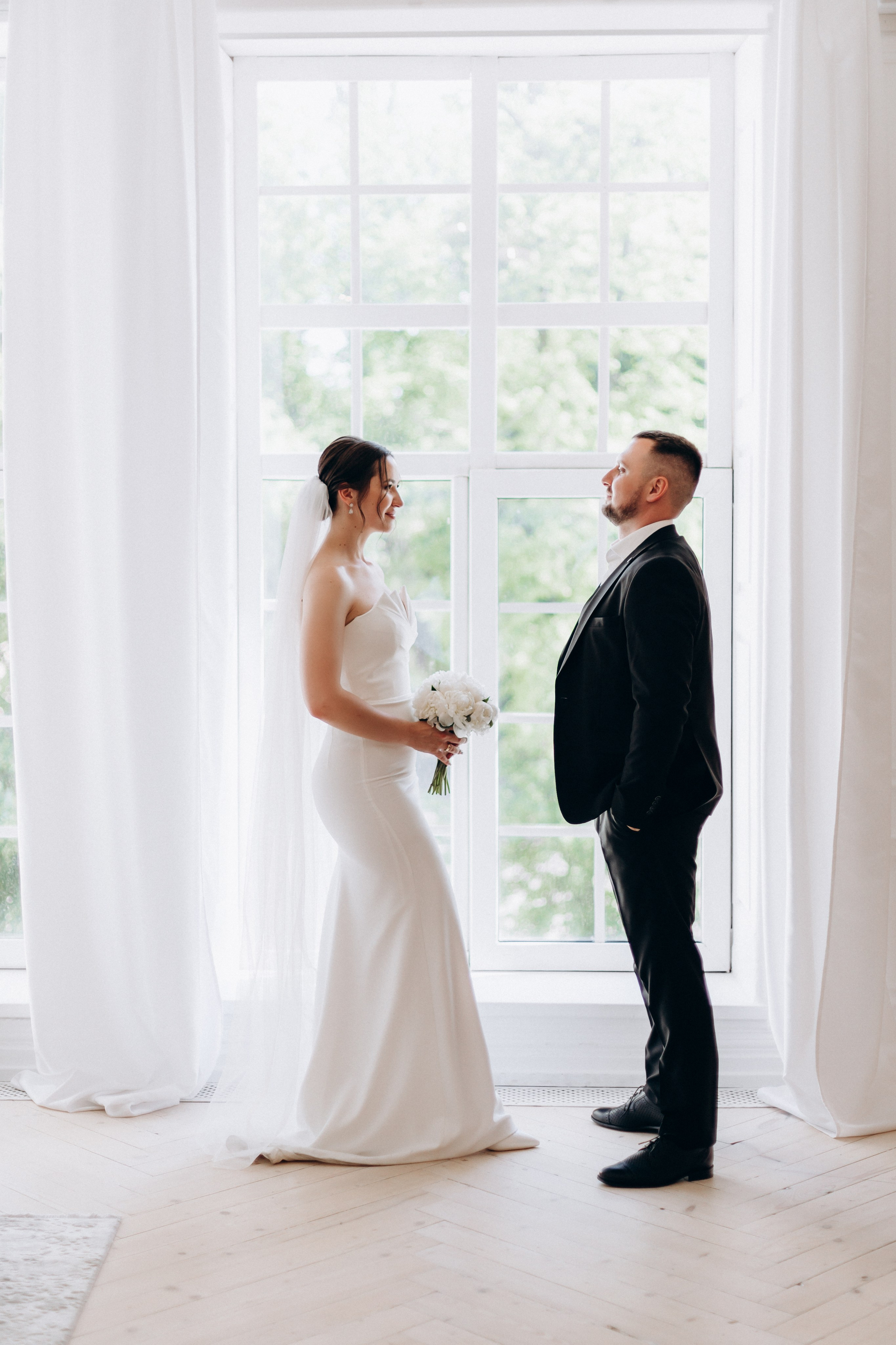 White Wedding. Wedding and Family Photograph